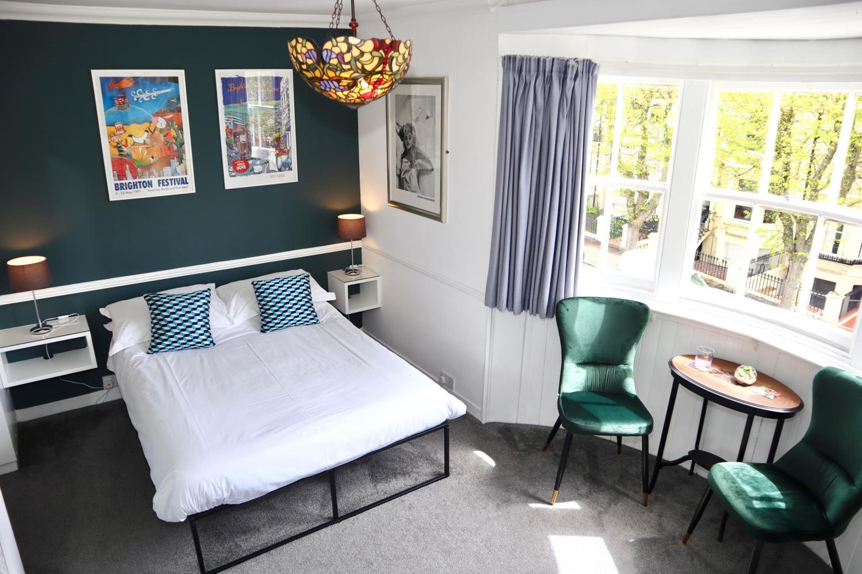 Large Double Room - Photo 1