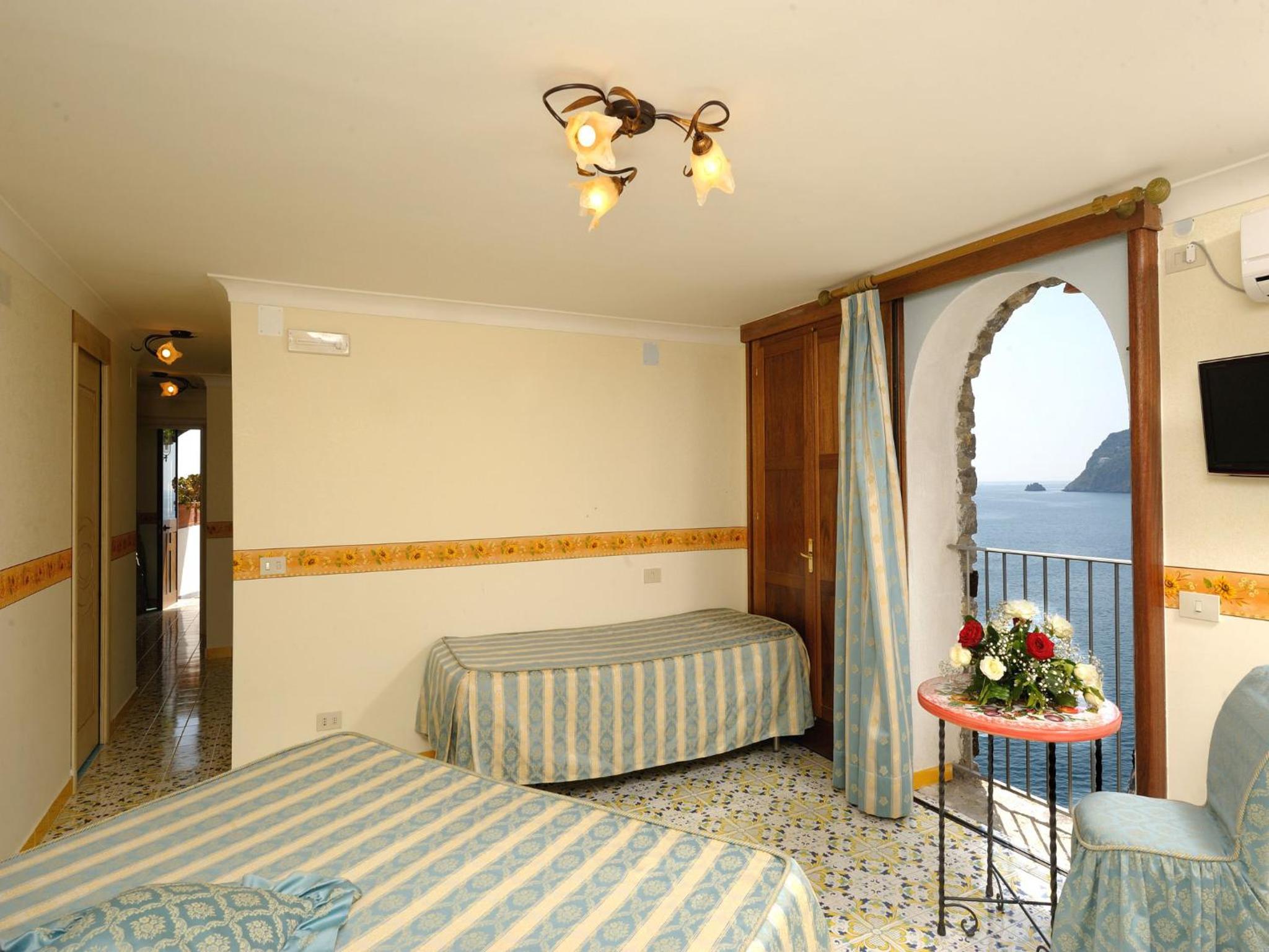 Quadruple Room - Photo 1