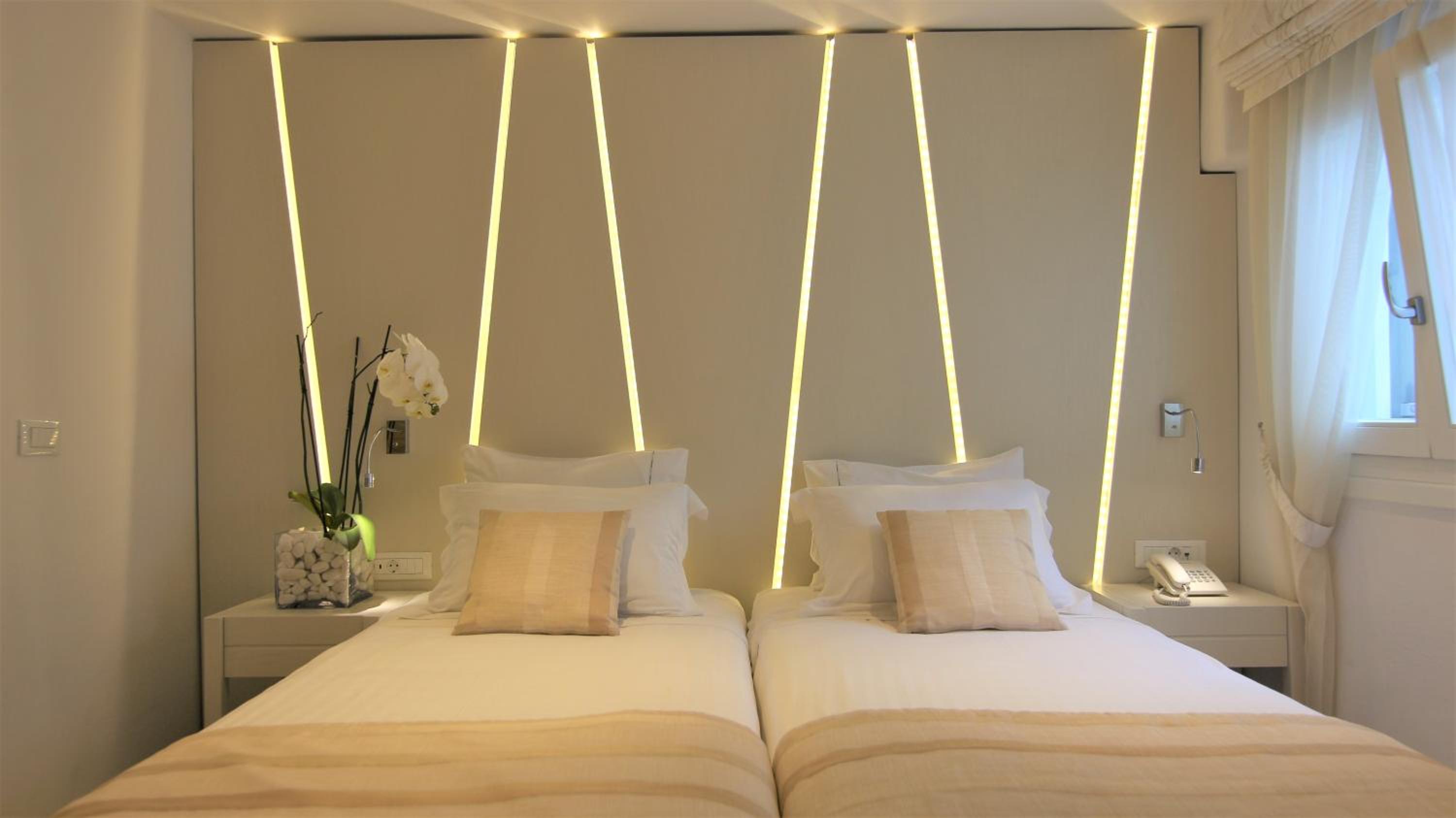 Cozy Small Double or Twin Room No-View