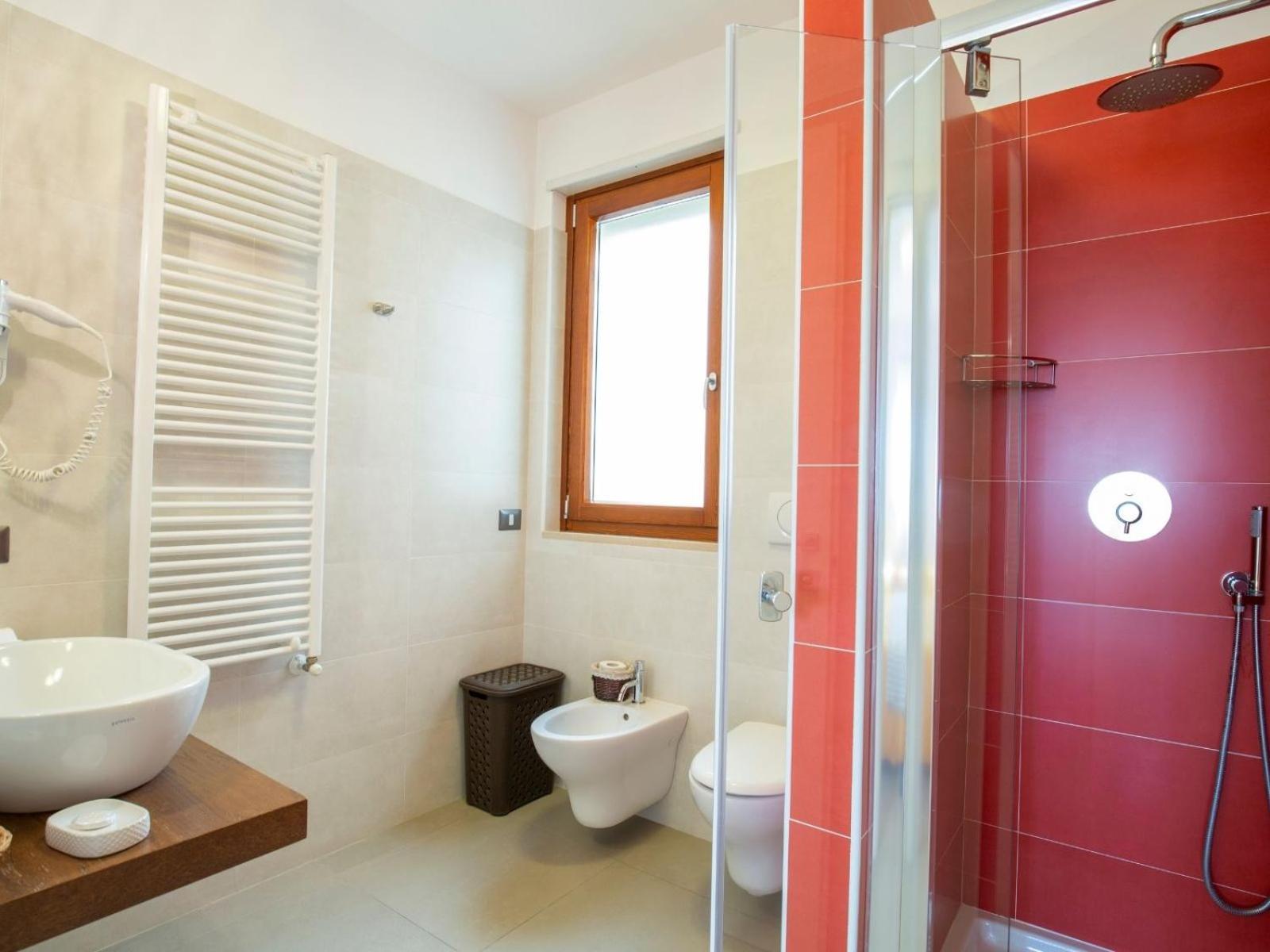 Deluxe Double Room - Photo 13