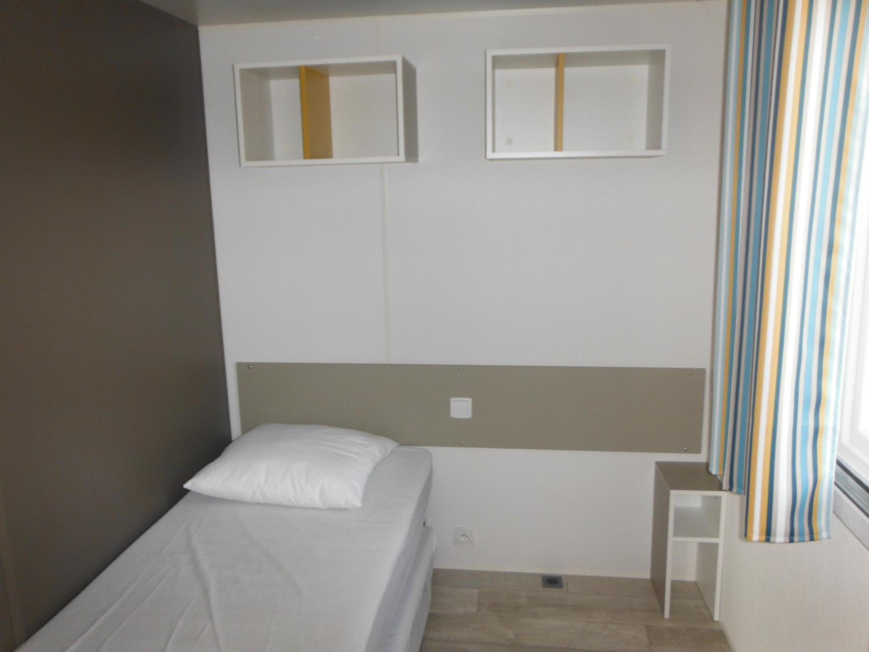 Two-Bedroom Mobile Home - Venus - Photo 4