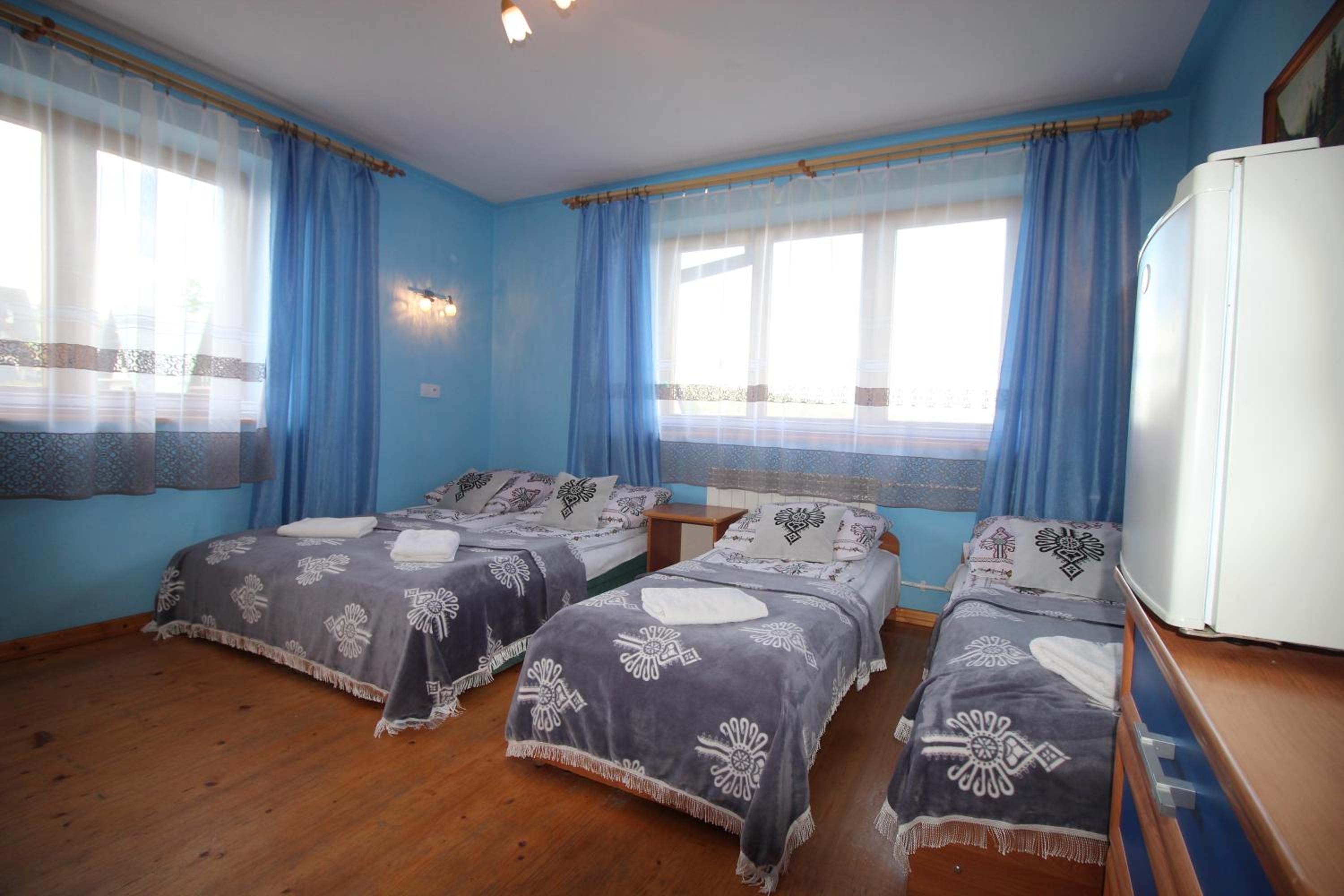 Quadruple Room with Private Bathroom - Photo 9