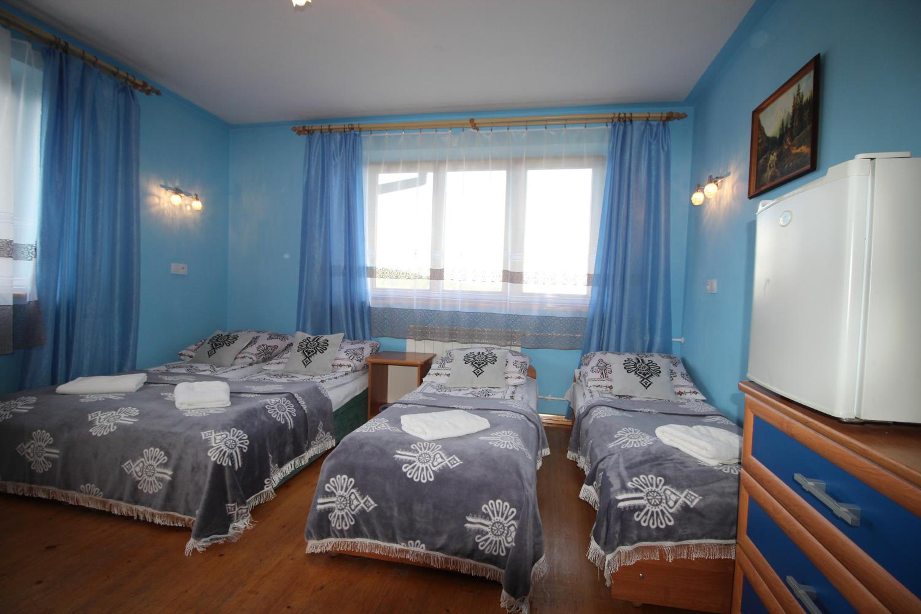 Quadruple Room with Private Bathroom - Photo 8