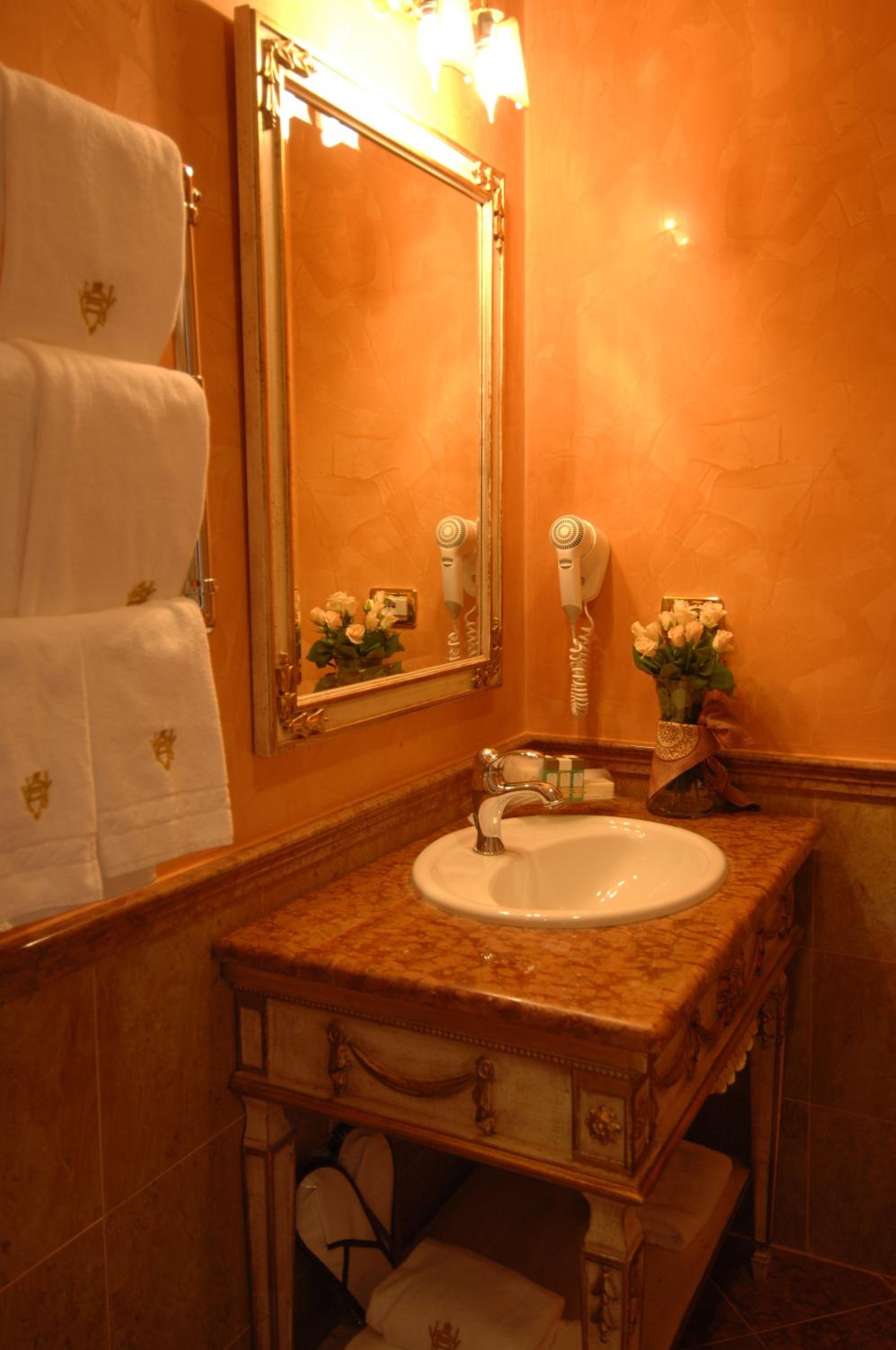 Economy Double or Twin Room photo 3