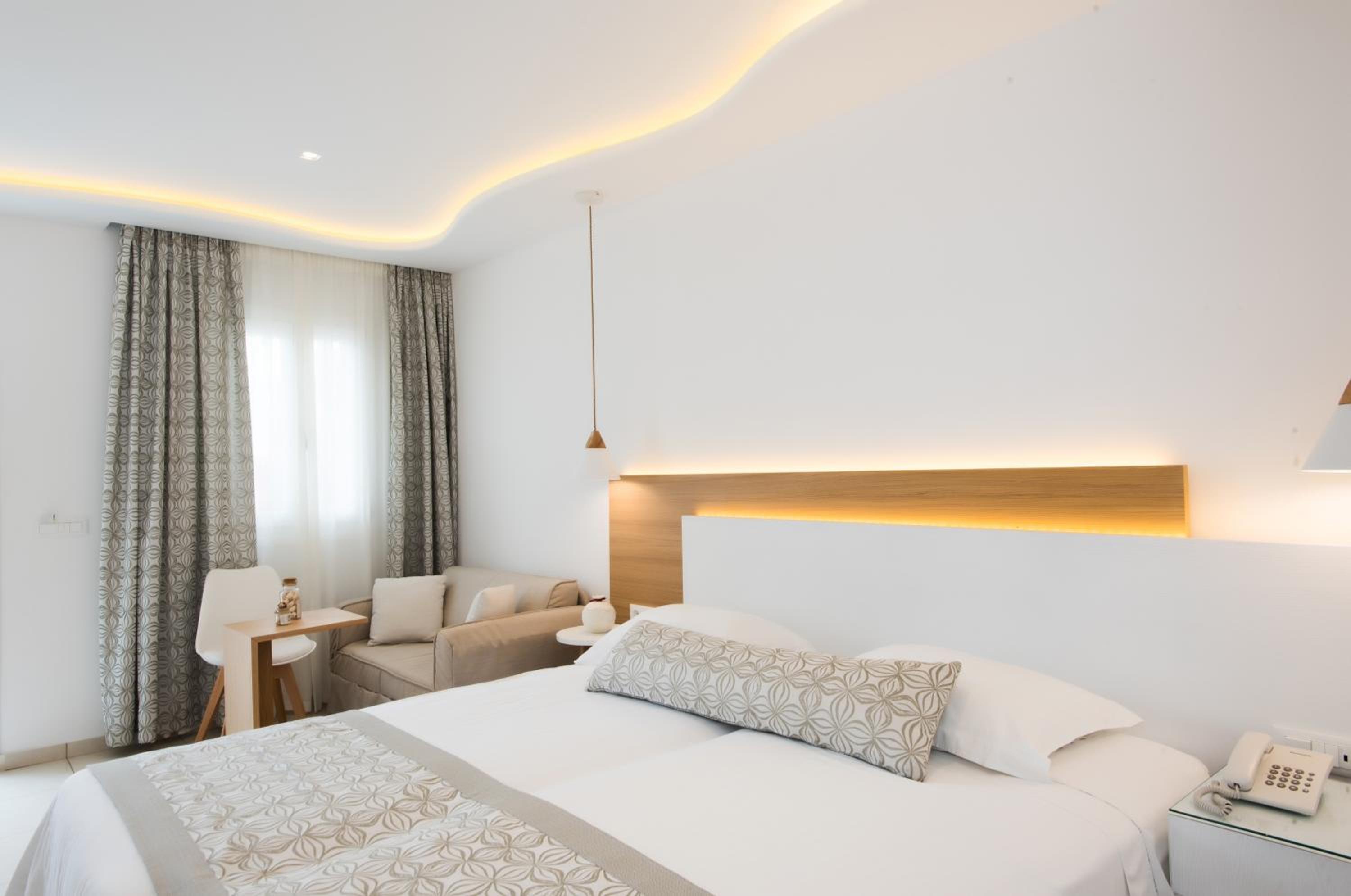 Classic Double or Twin Room - Photo 2