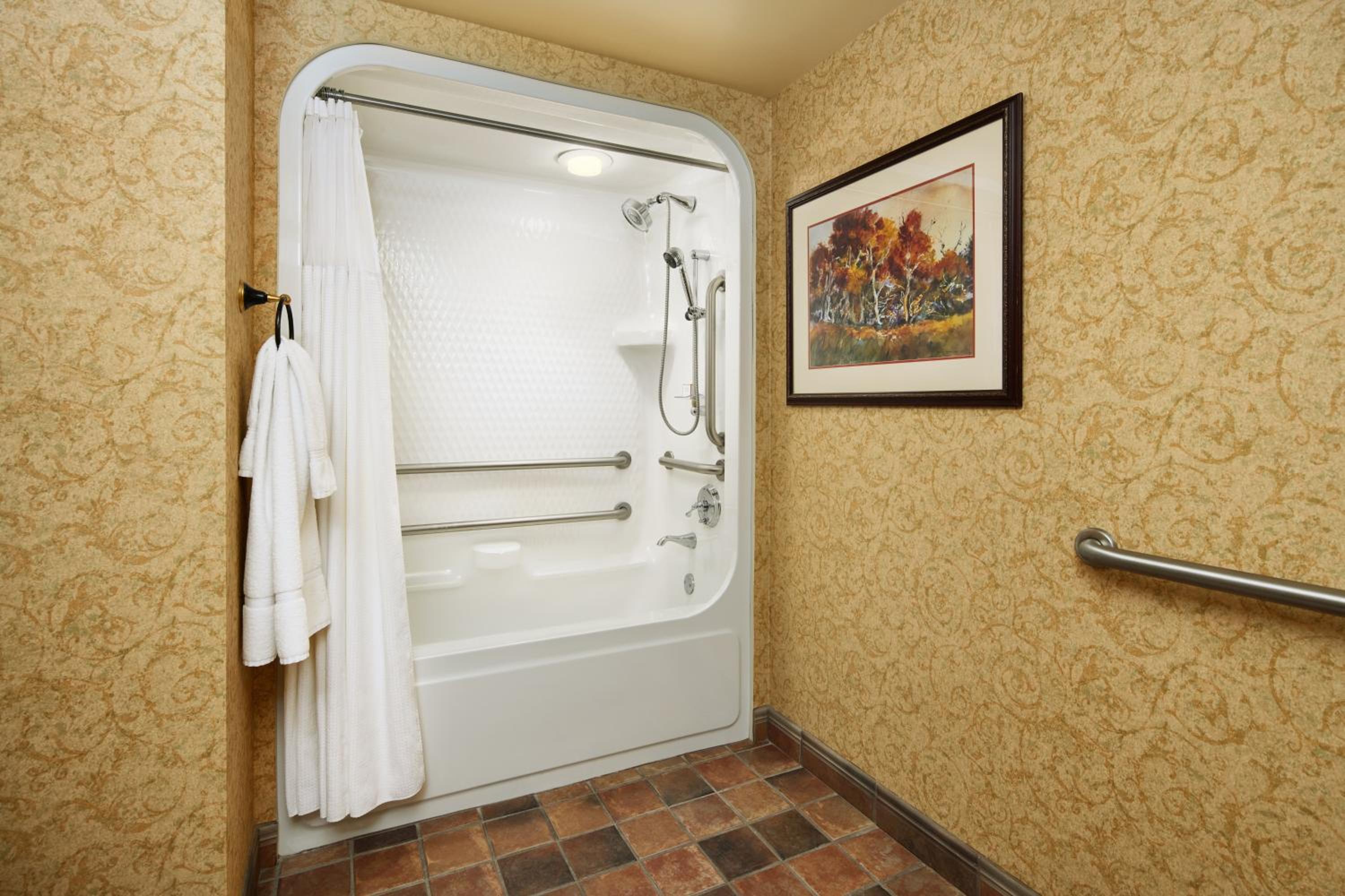 Suite with Two Queen Beds - Photo 6