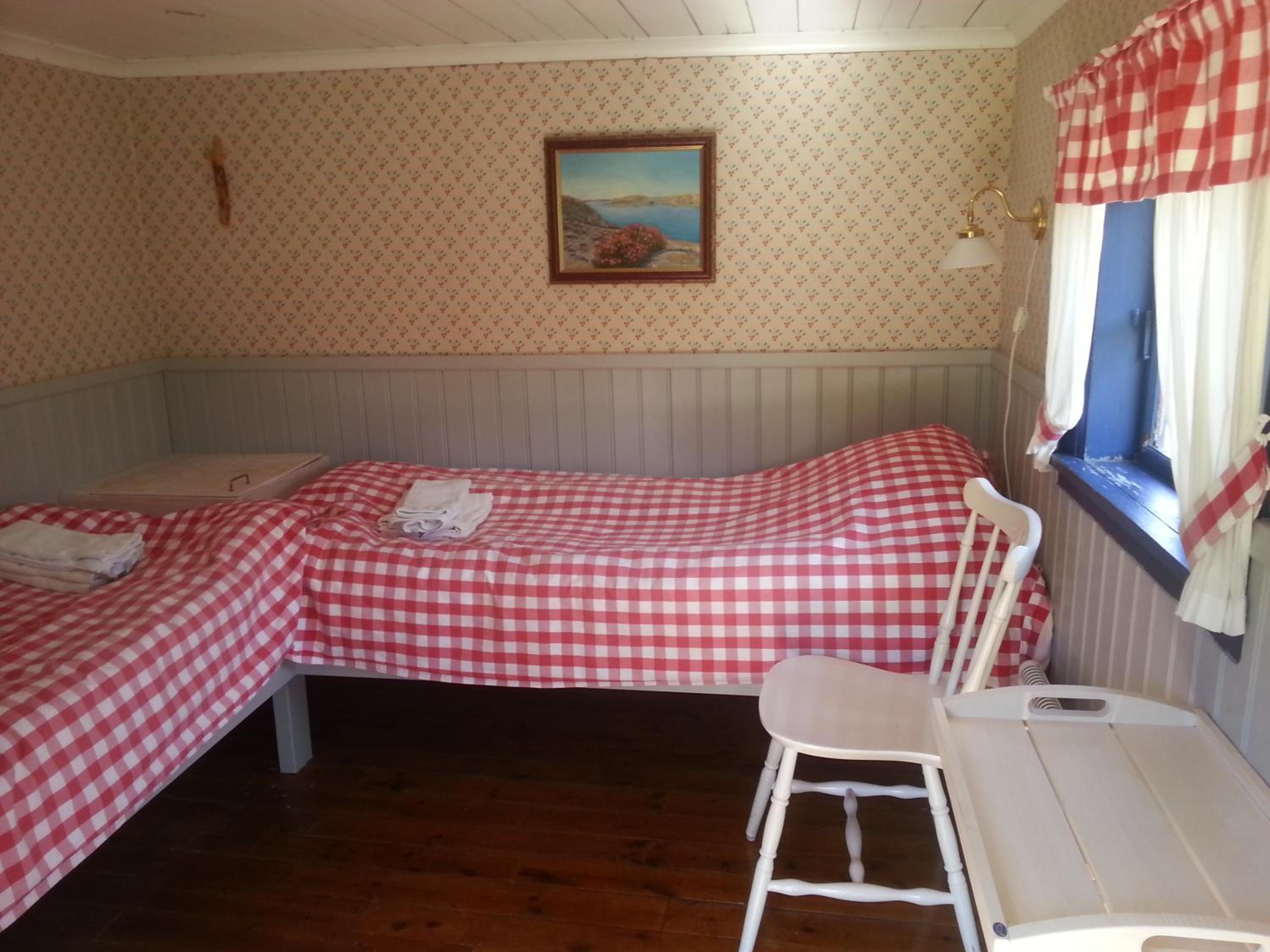 Cottage with Shared Bathroom photo 1