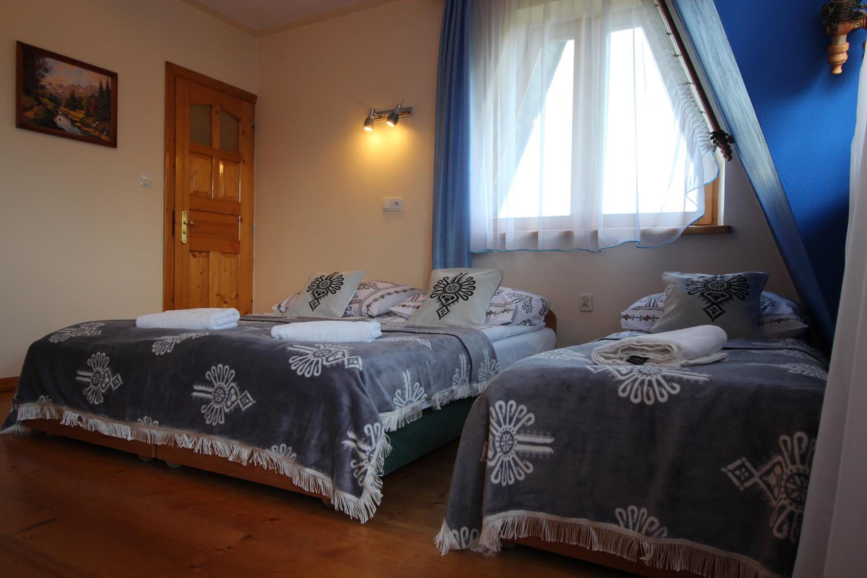 Triple Room with Balcony - Photo 12