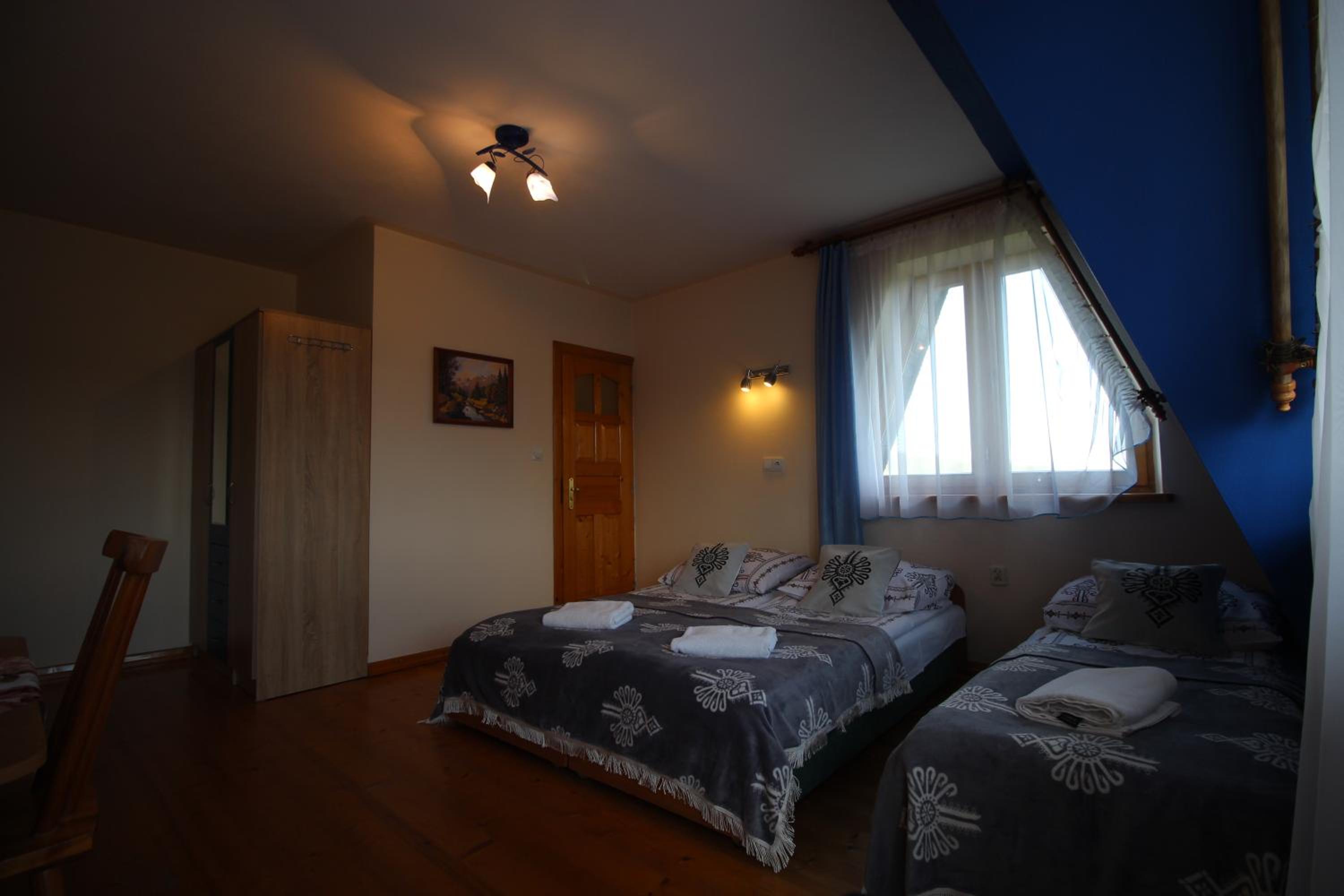 Triple Room with Balcony - Photo 9