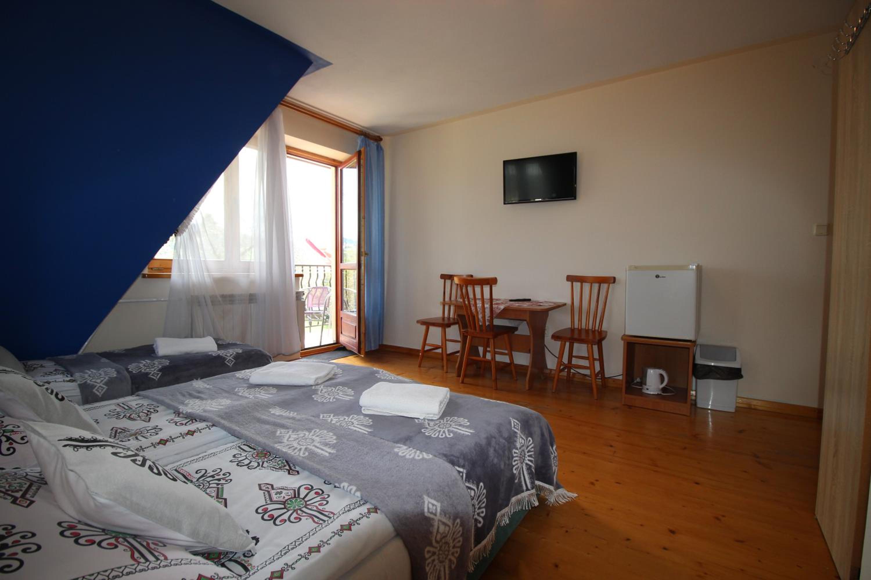Triple Room with Balcony - Photo 4