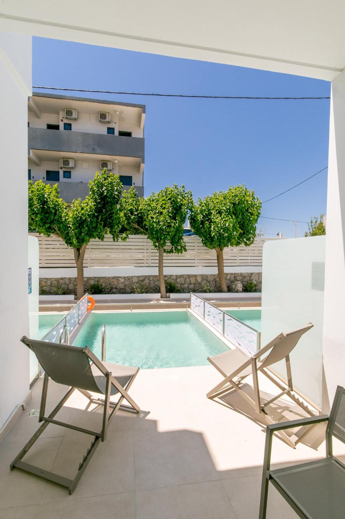 Junior Suite with Private Pool - Photo 2
