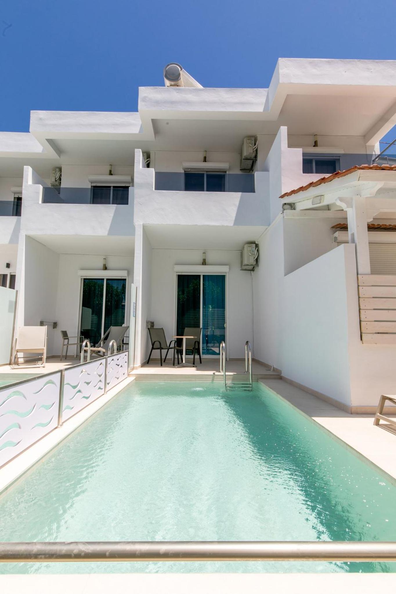 Junior Suite with Private Pool - Photo 21