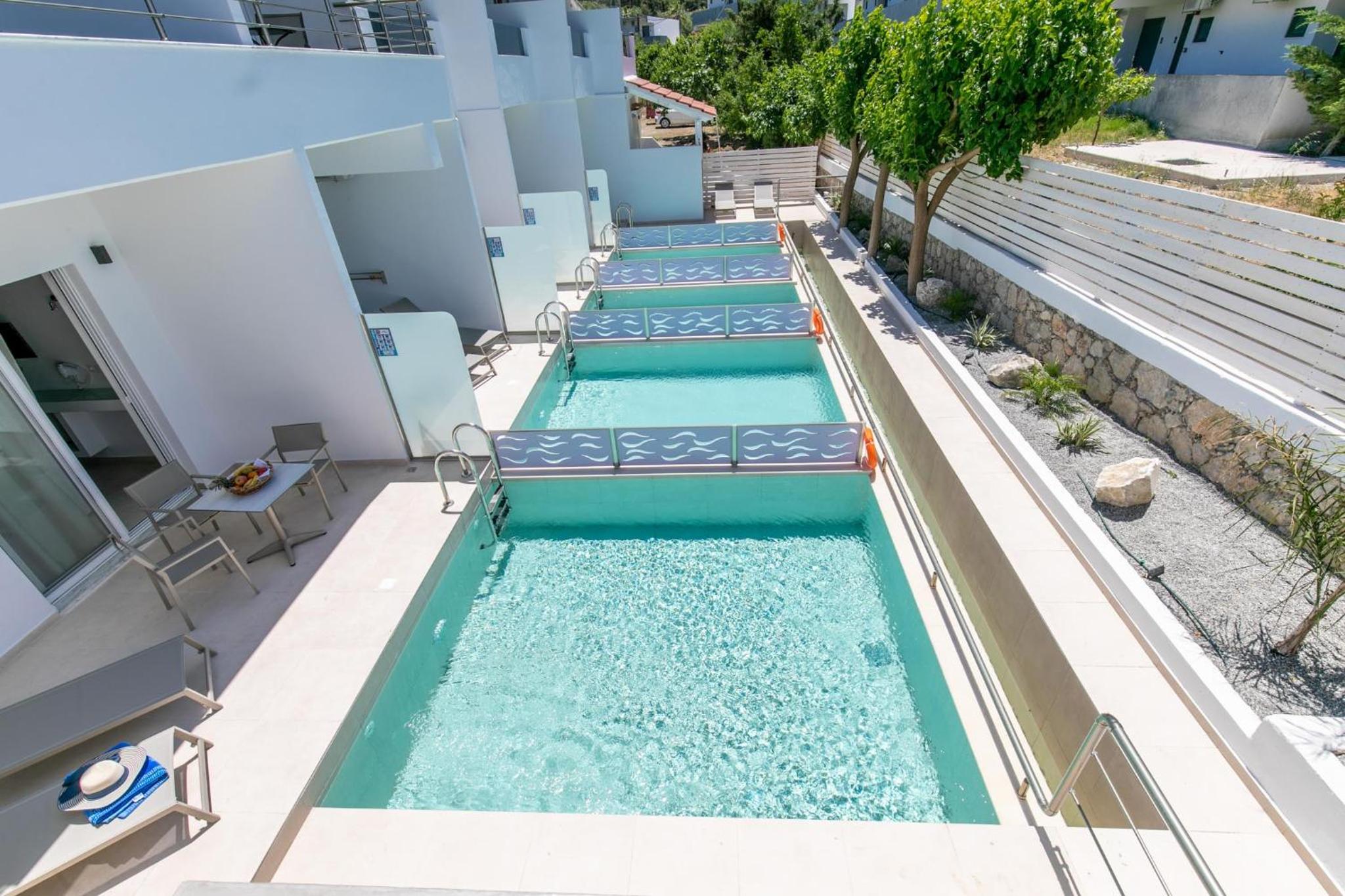 Suite with Private Pool - Photo 18