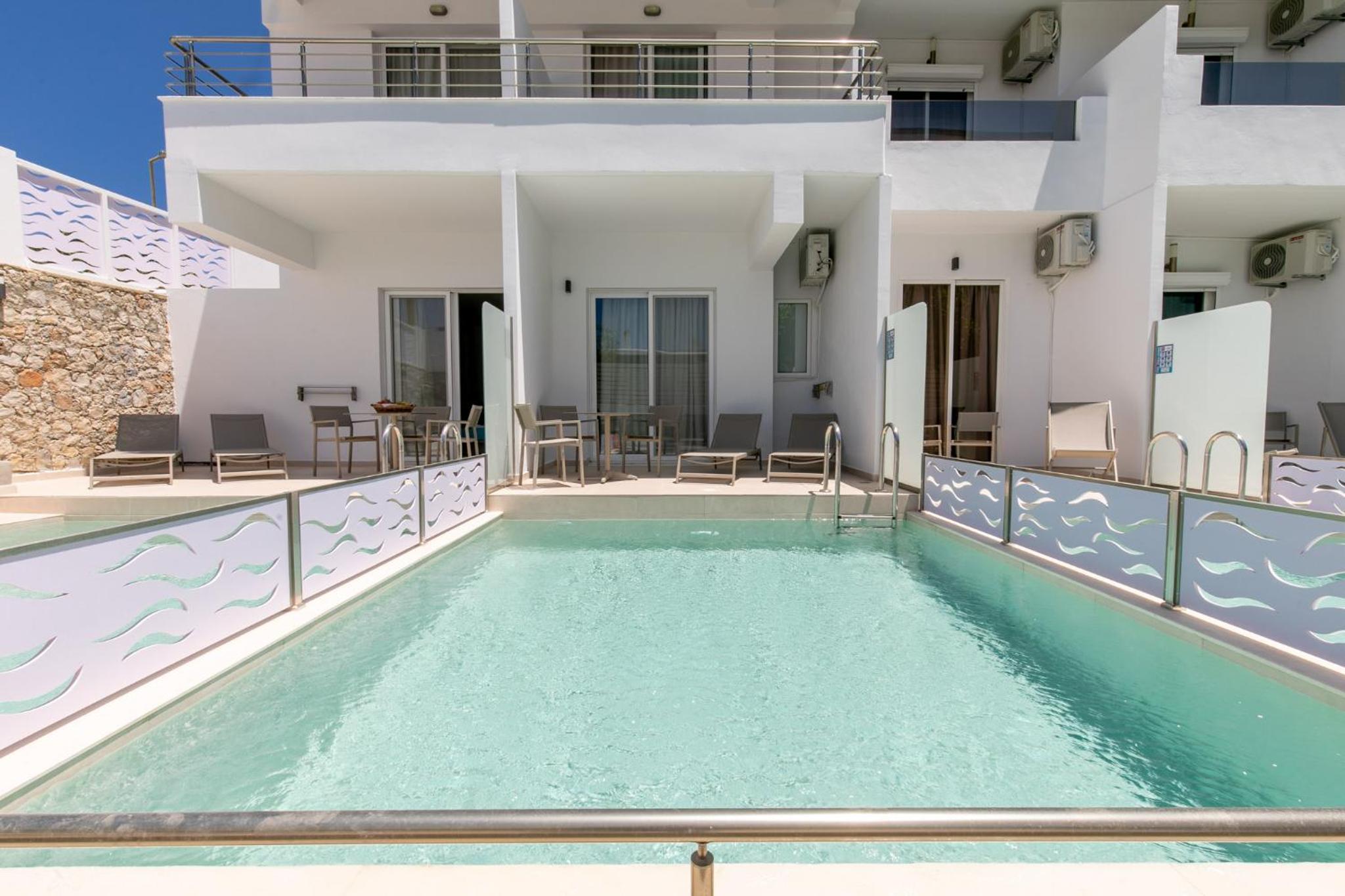 Suite with Private Pool - Photo 22