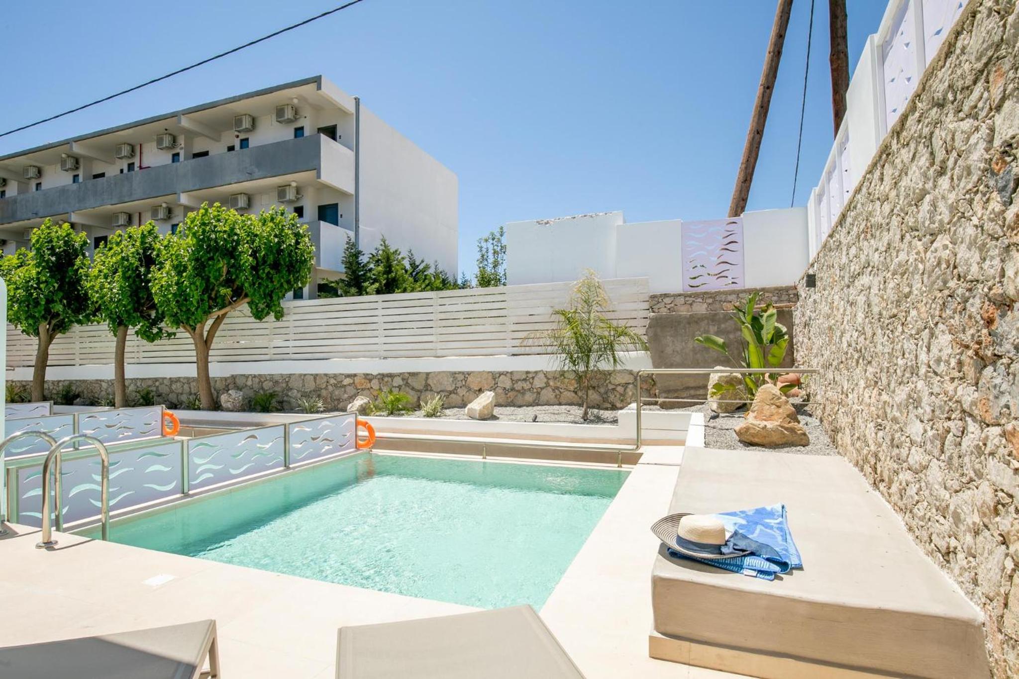 Suite with Private Pool - Photo 20