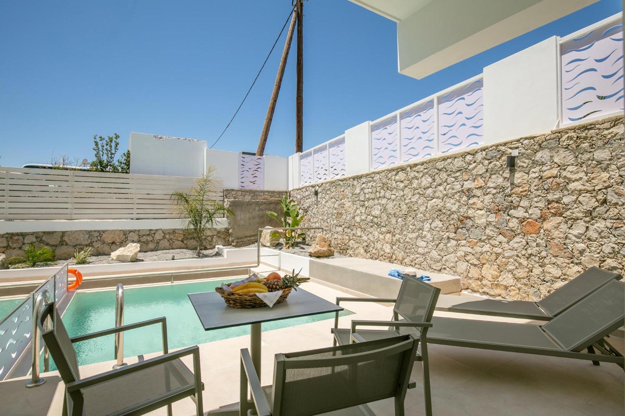 Suite with Private Pool - Photo 19