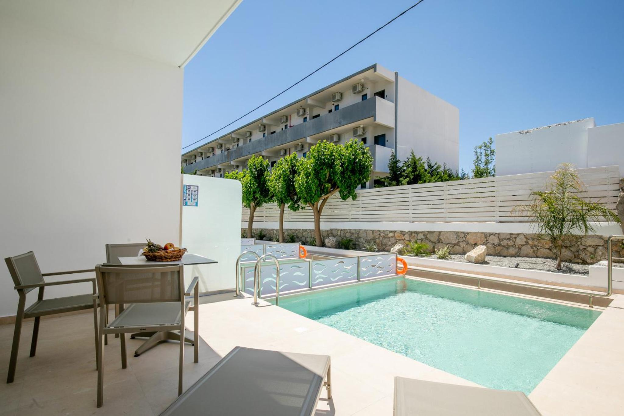 Suite with Private Pool - Photo 3