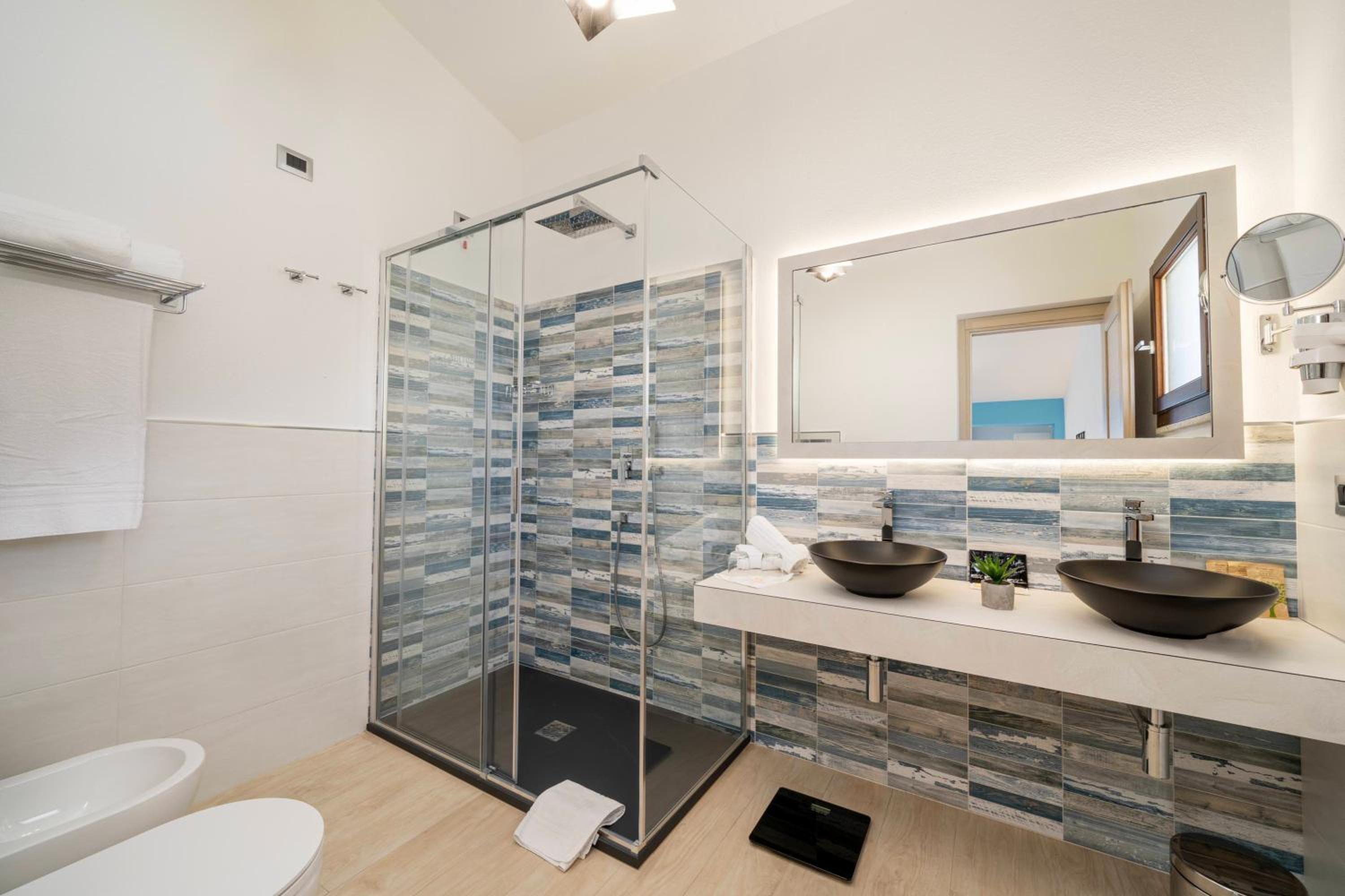 Deluxe Double or Twin Room with Sea View - Photo 14