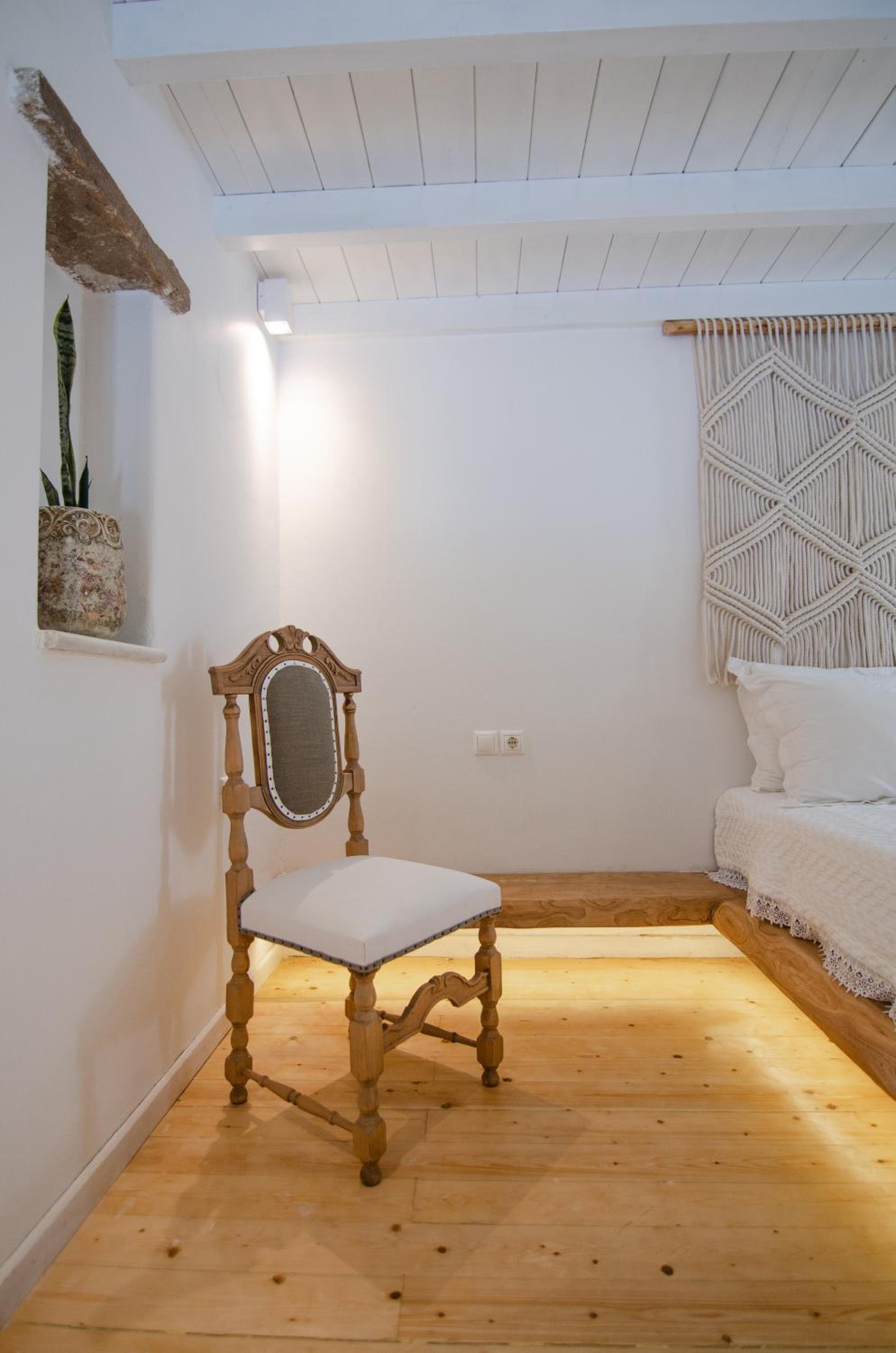 Executive Maisonette with Private Pool and Sea View - Photo 8