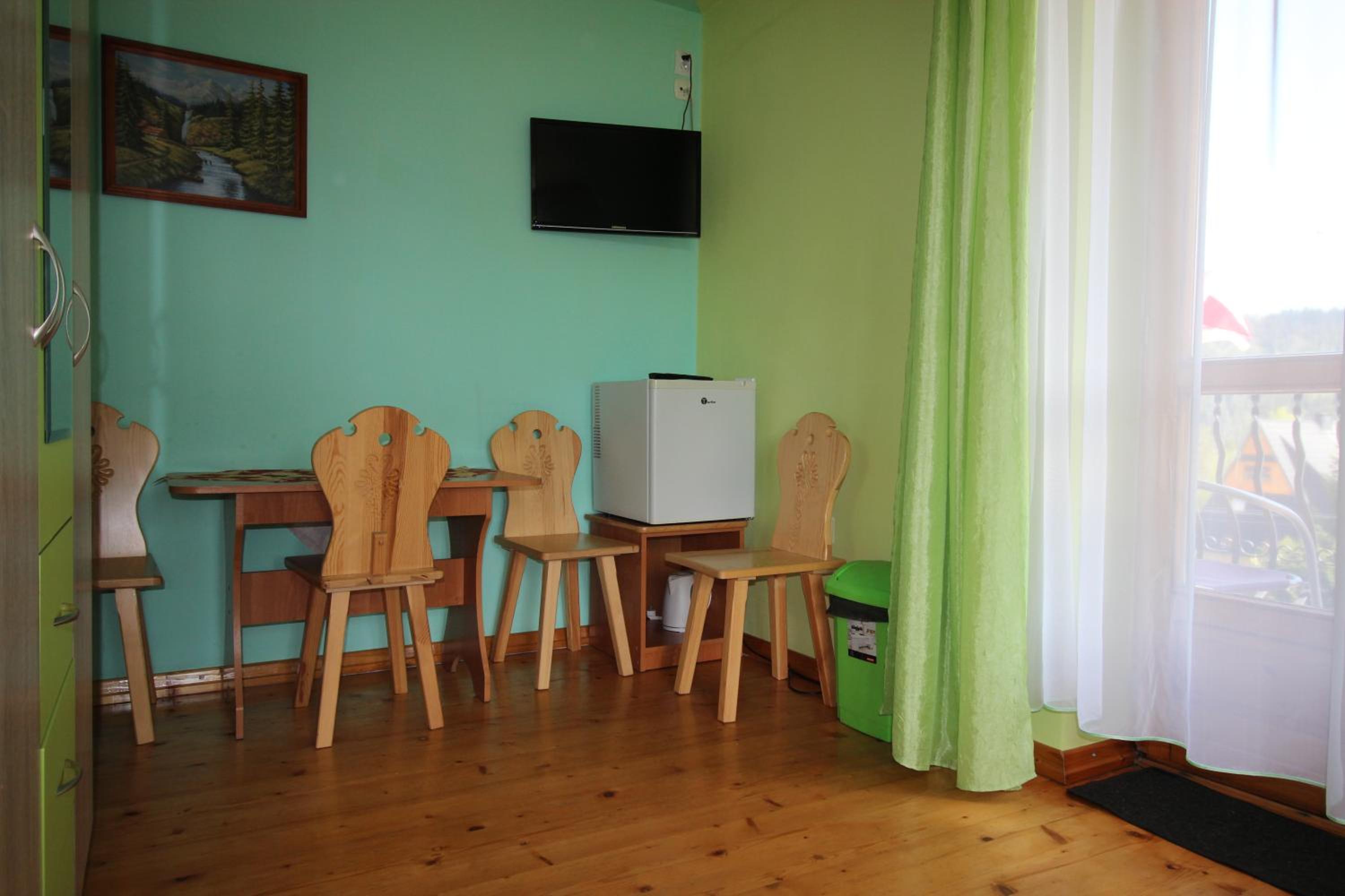 Quadruple Room with Balcony - Photo 13