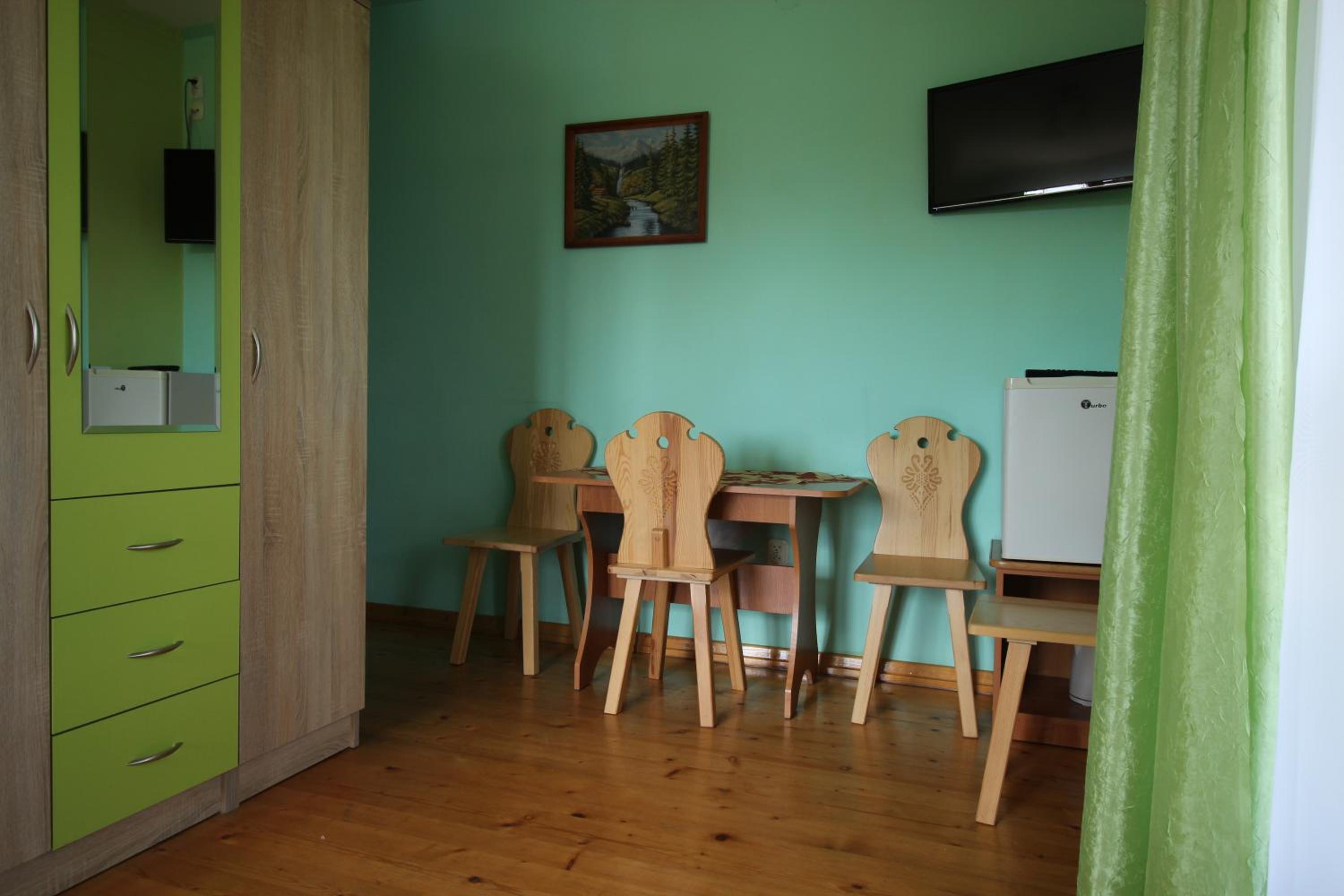 Quadruple Room with Balcony - Photo 14