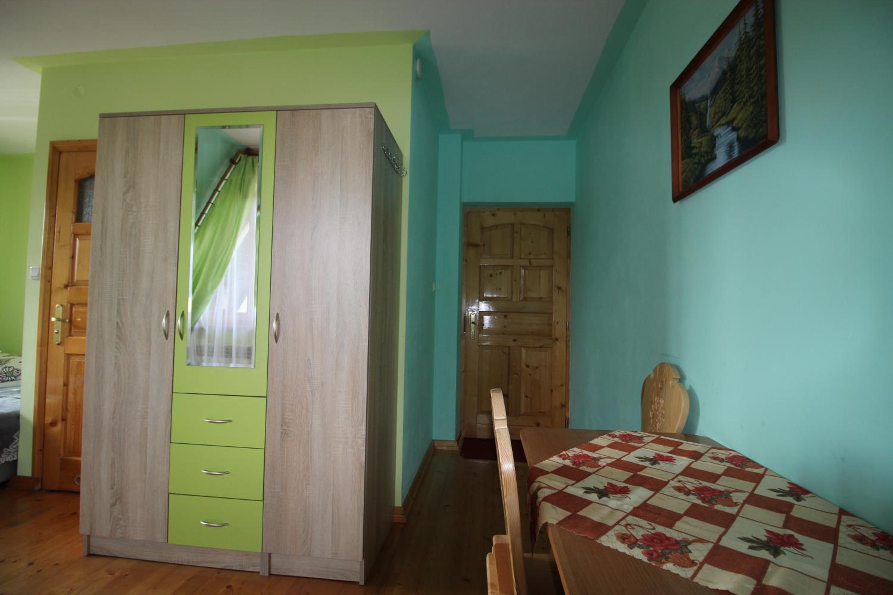 Quadruple Room with Balcony - Photo 8