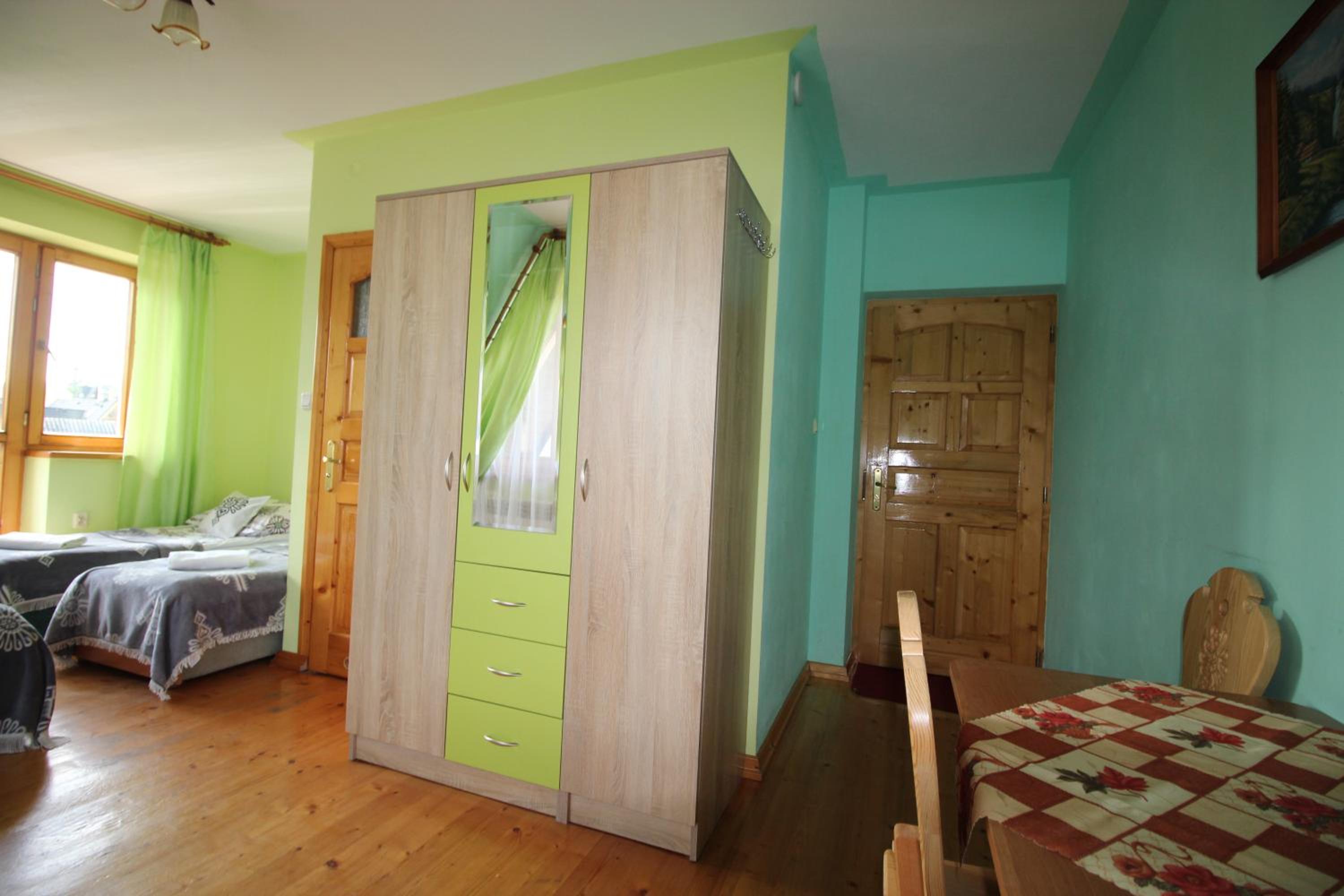 Quadruple Room with Balcony - Photo 7
