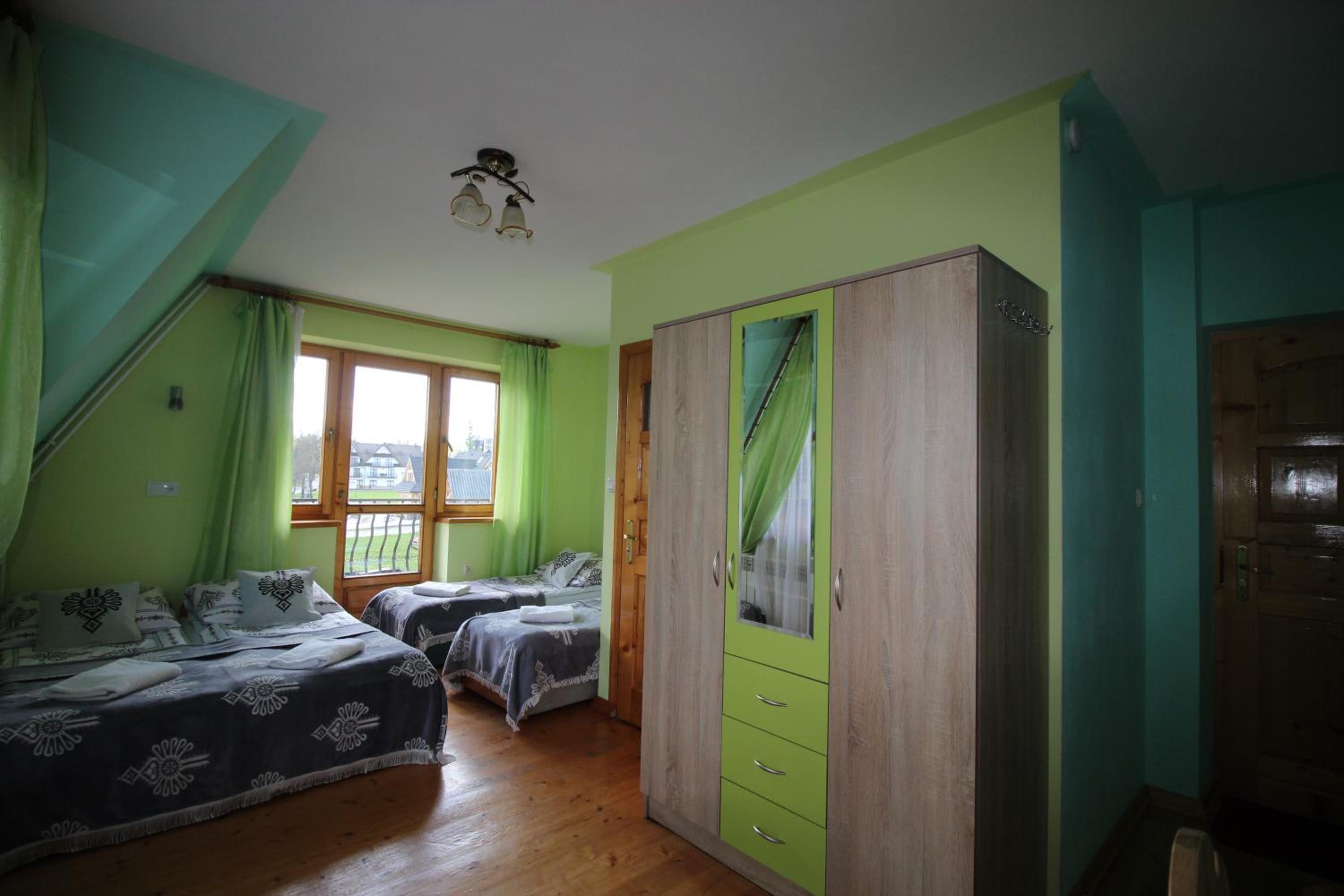 Quadruple Room with Balcony - Photo 6