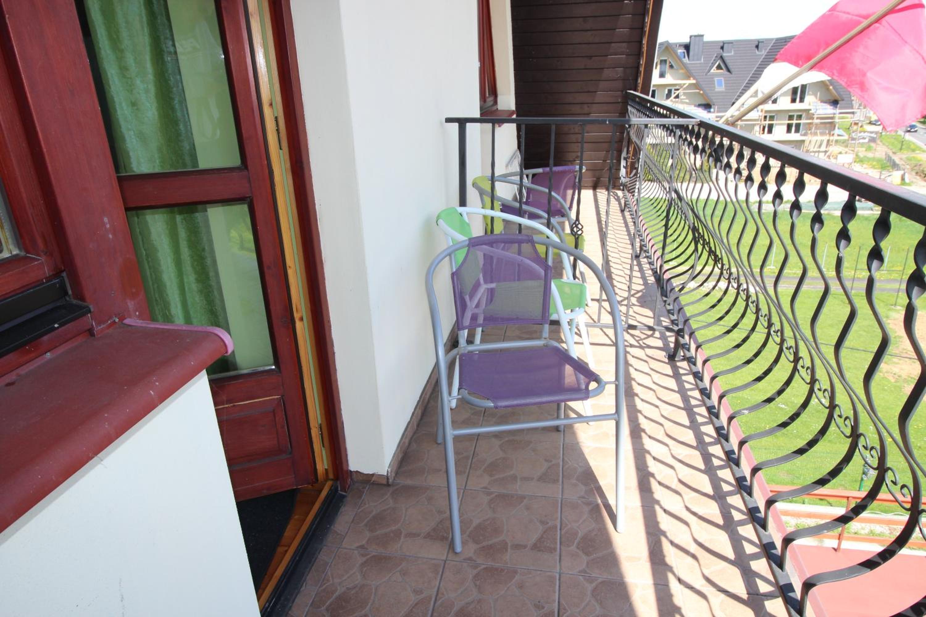 Quadruple Room with Balcony - Photo 4