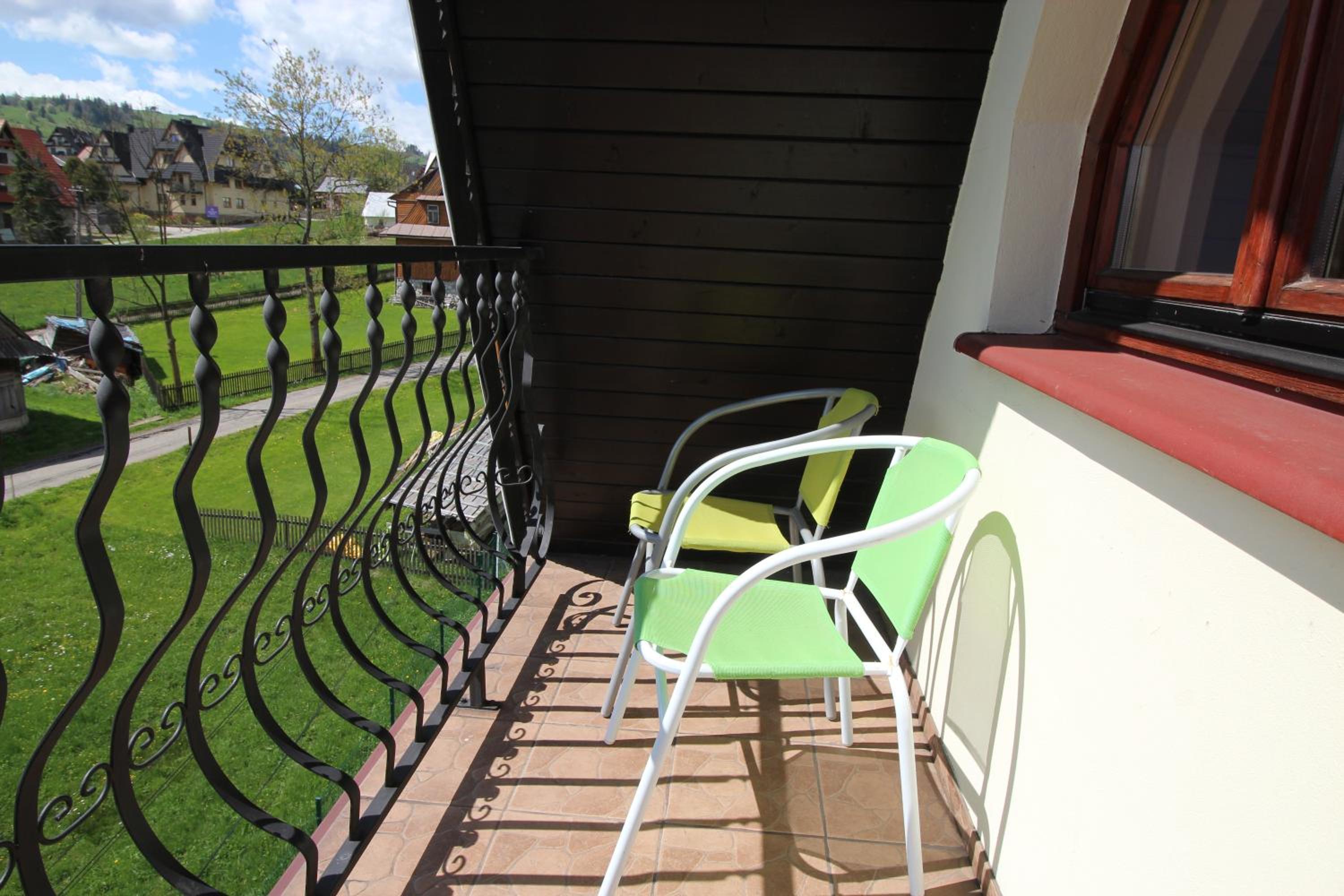 Double or Twin Room with Balcony - Photo 9