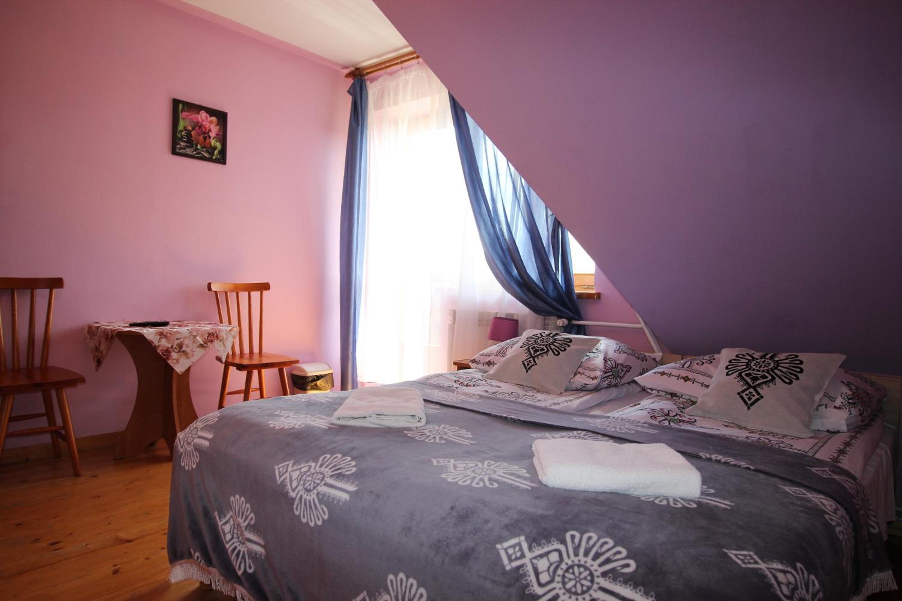 Double or Twin Room with Balcony - Photo 4