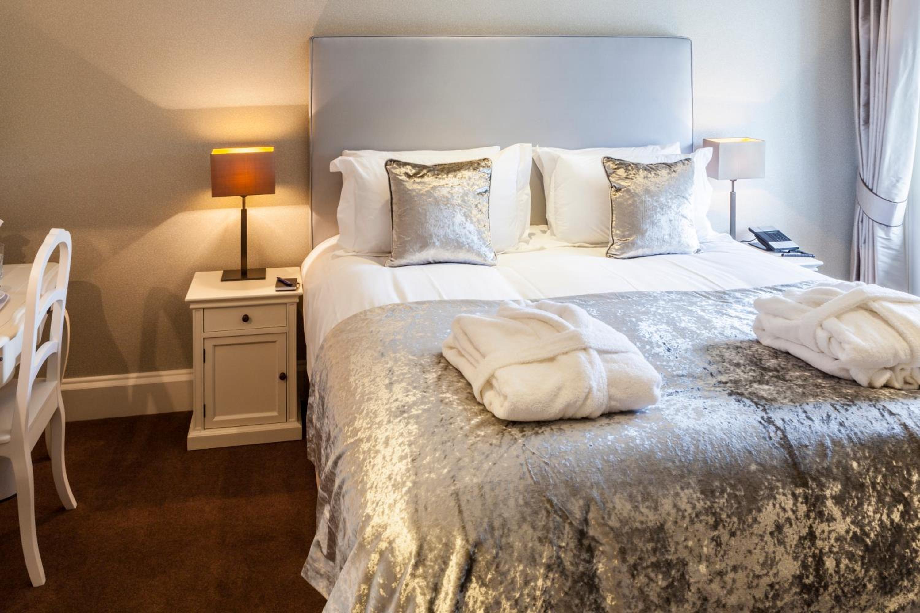 Deluxe Double Room with Shower