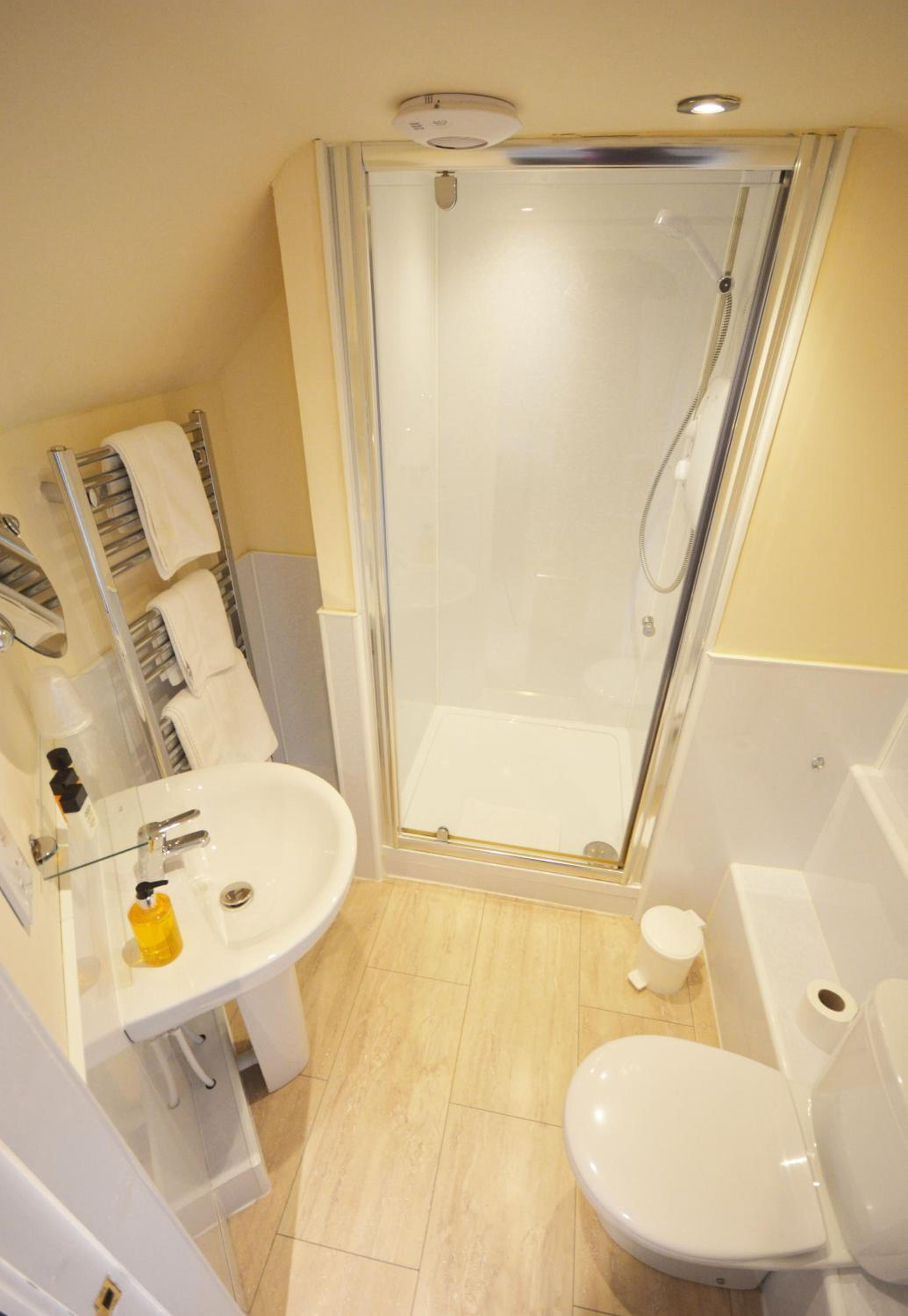 Twin Room with Shower photo 3