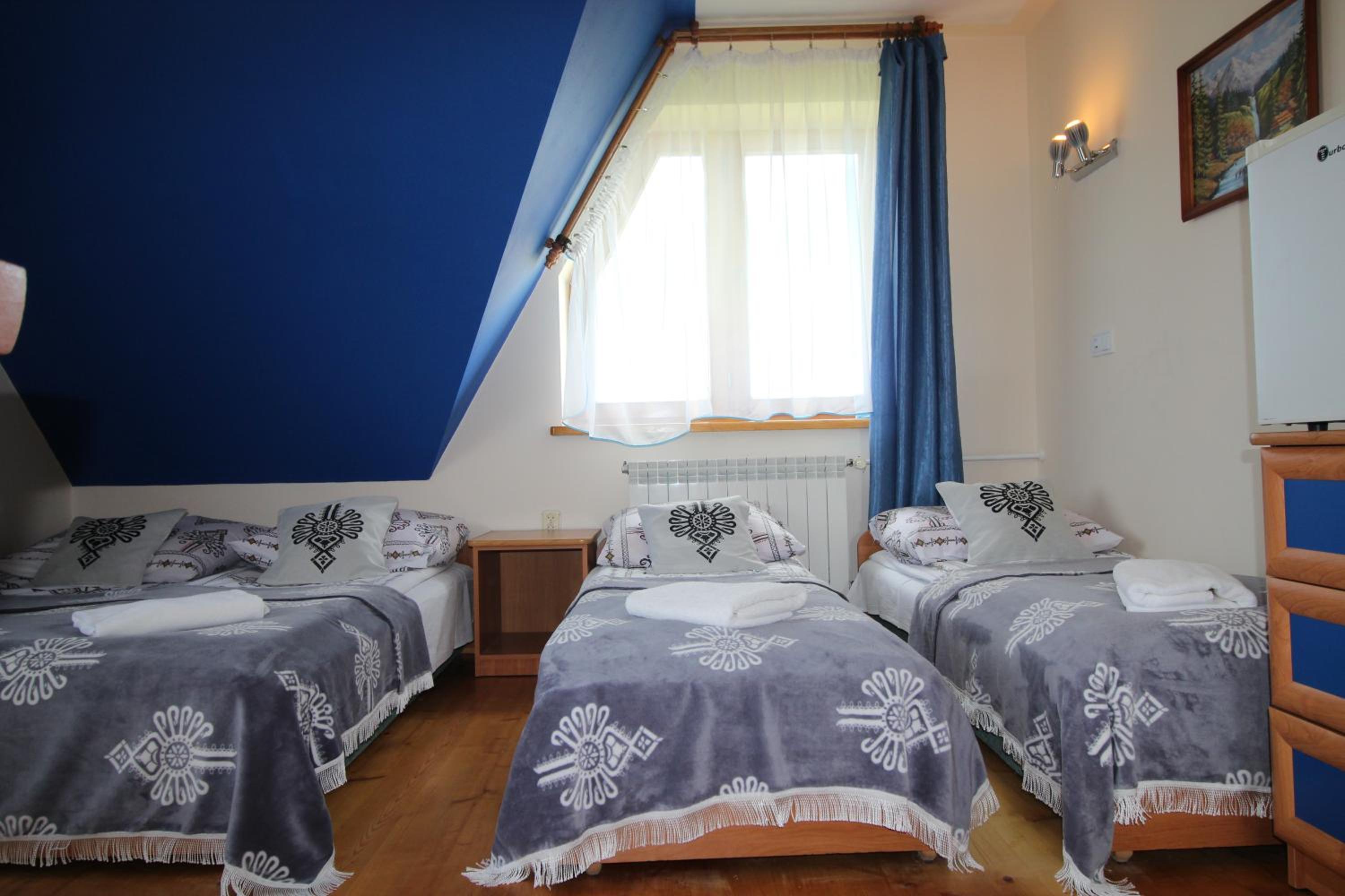 Economy Quadruple Room - Photo 2