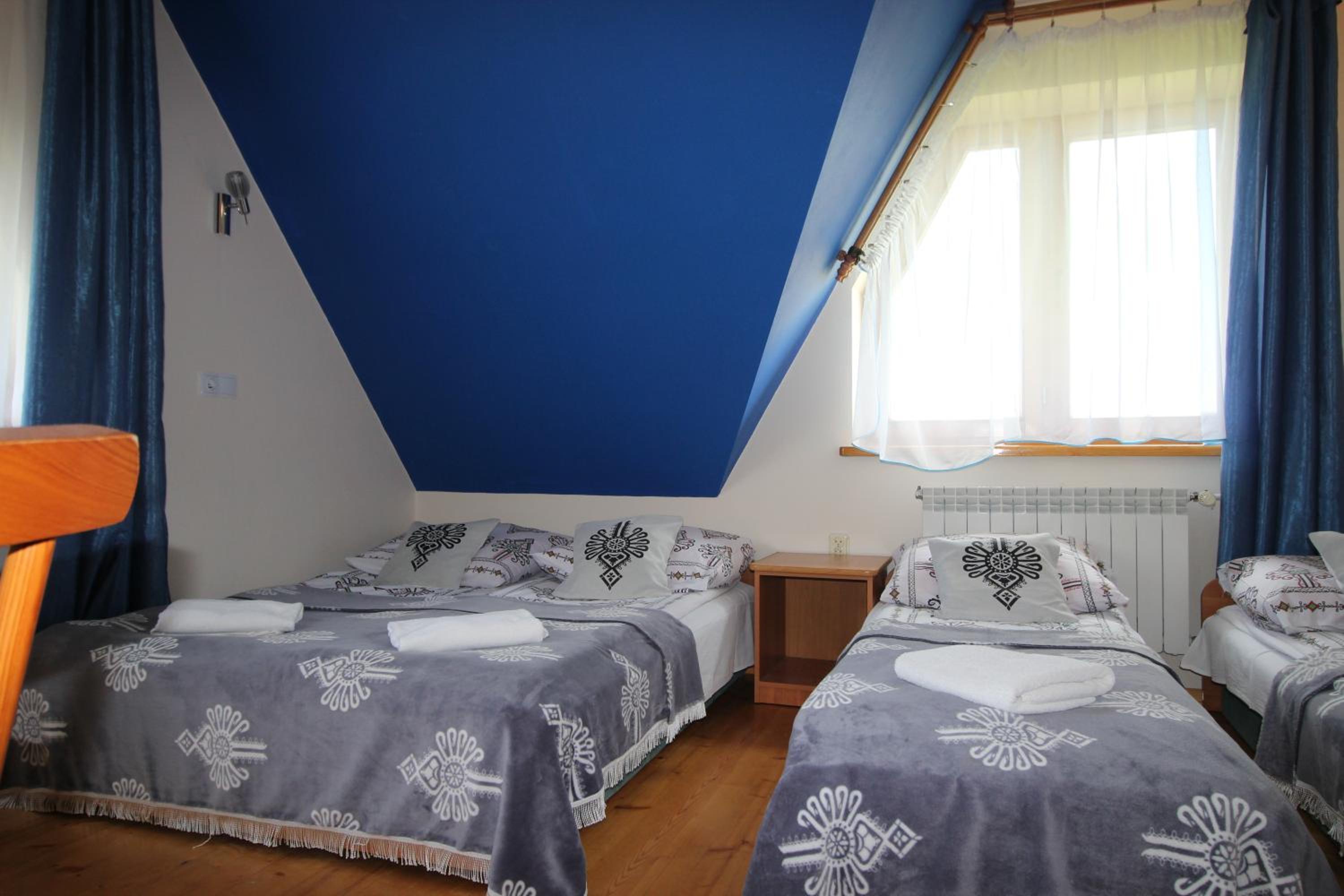 Economy Quadruple Room - Photo 5