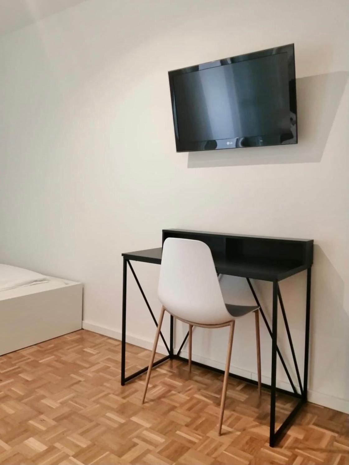 One-Bedroom Apartment photo 3