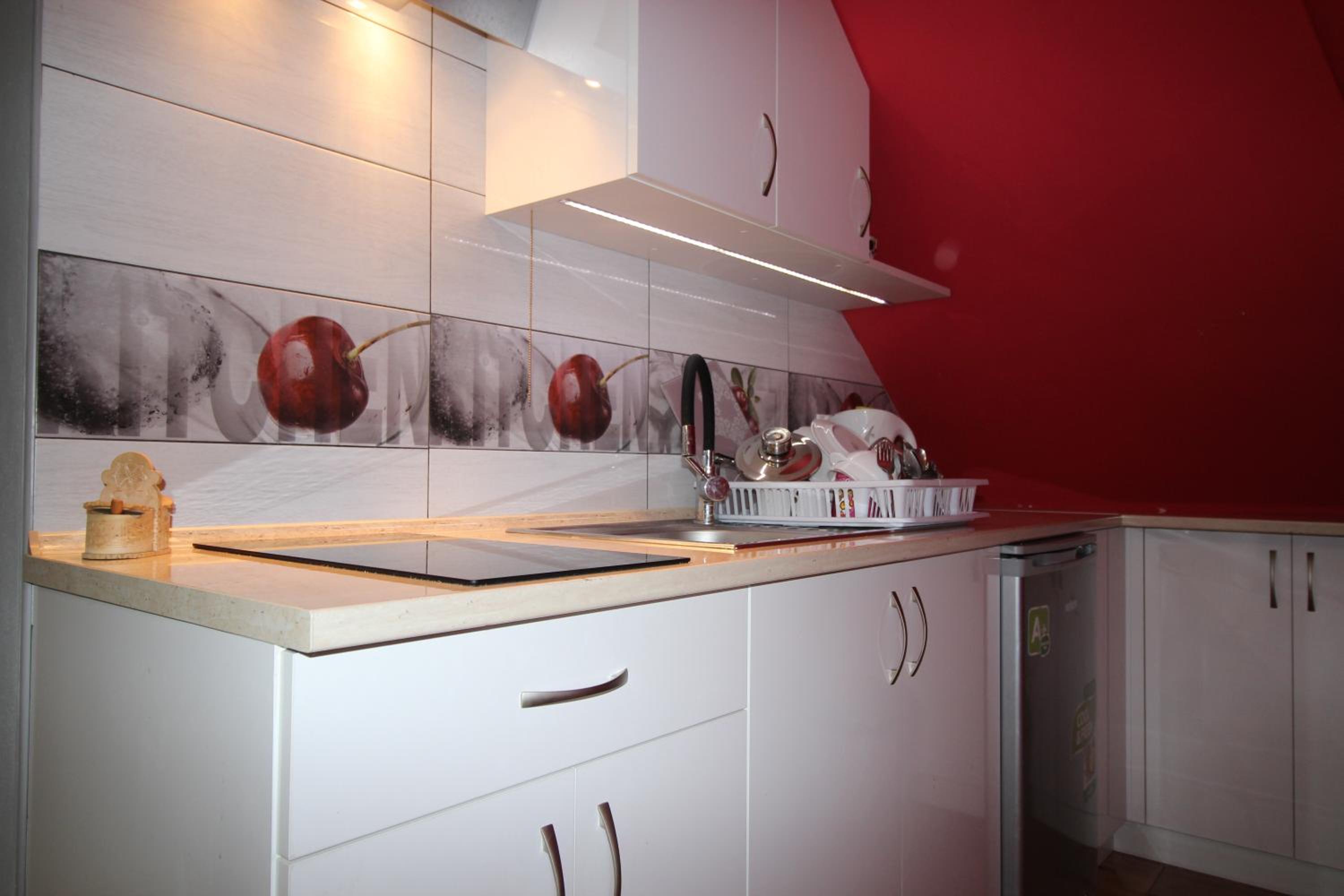 One-Bedroom Apartment - Photo 3