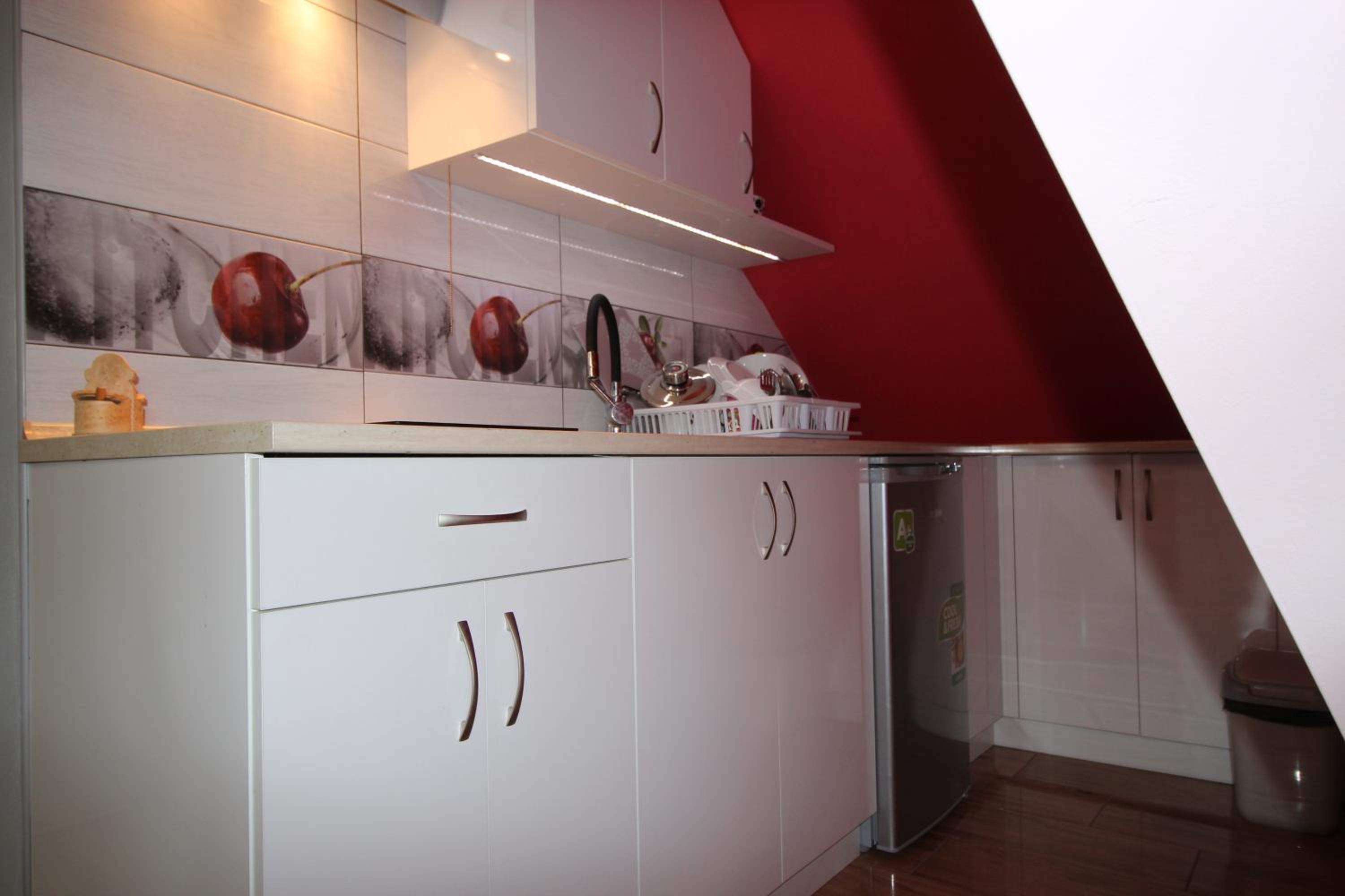 One-Bedroom Apartment - Photo 2