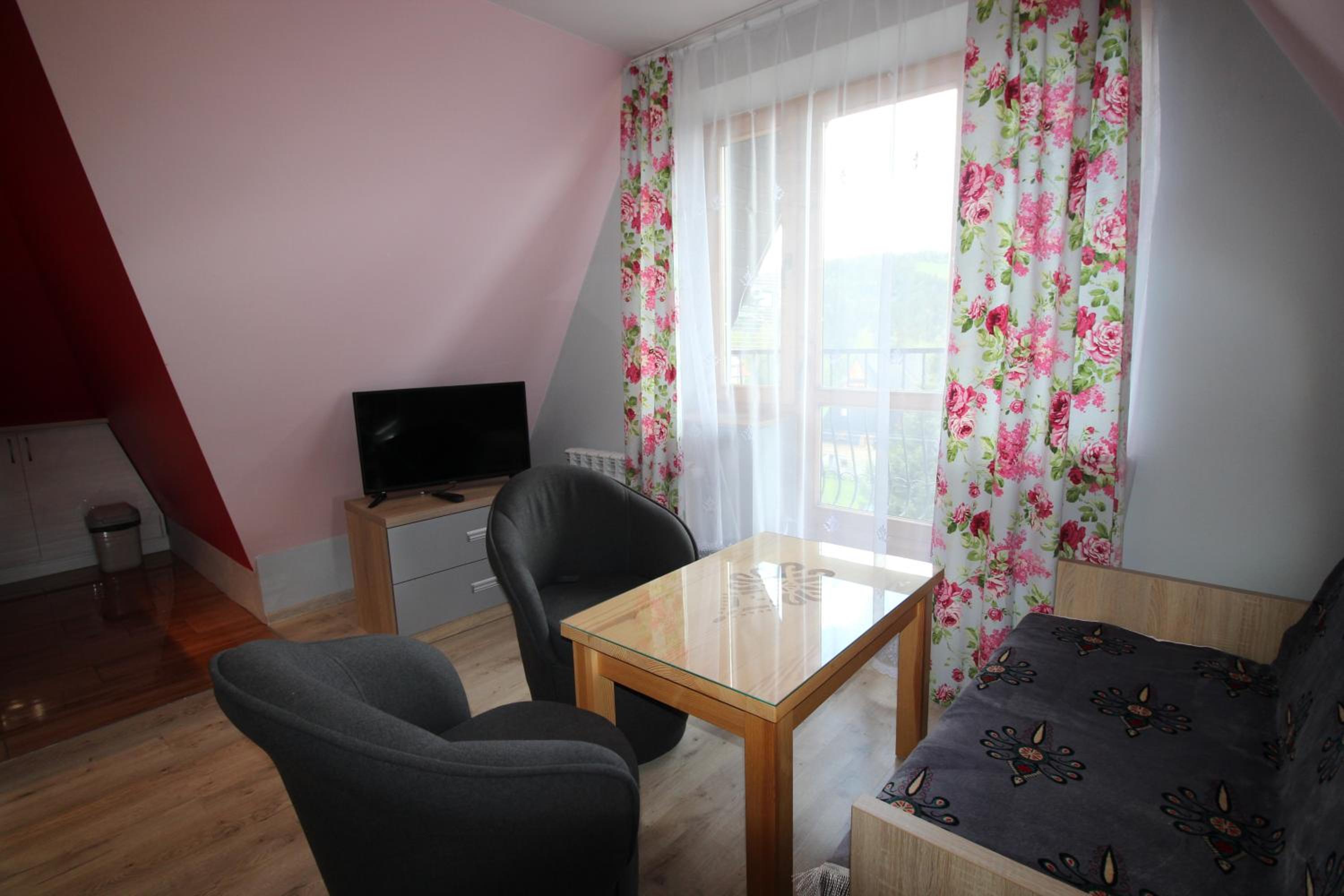 One-Bedroom Apartment - Photo 8