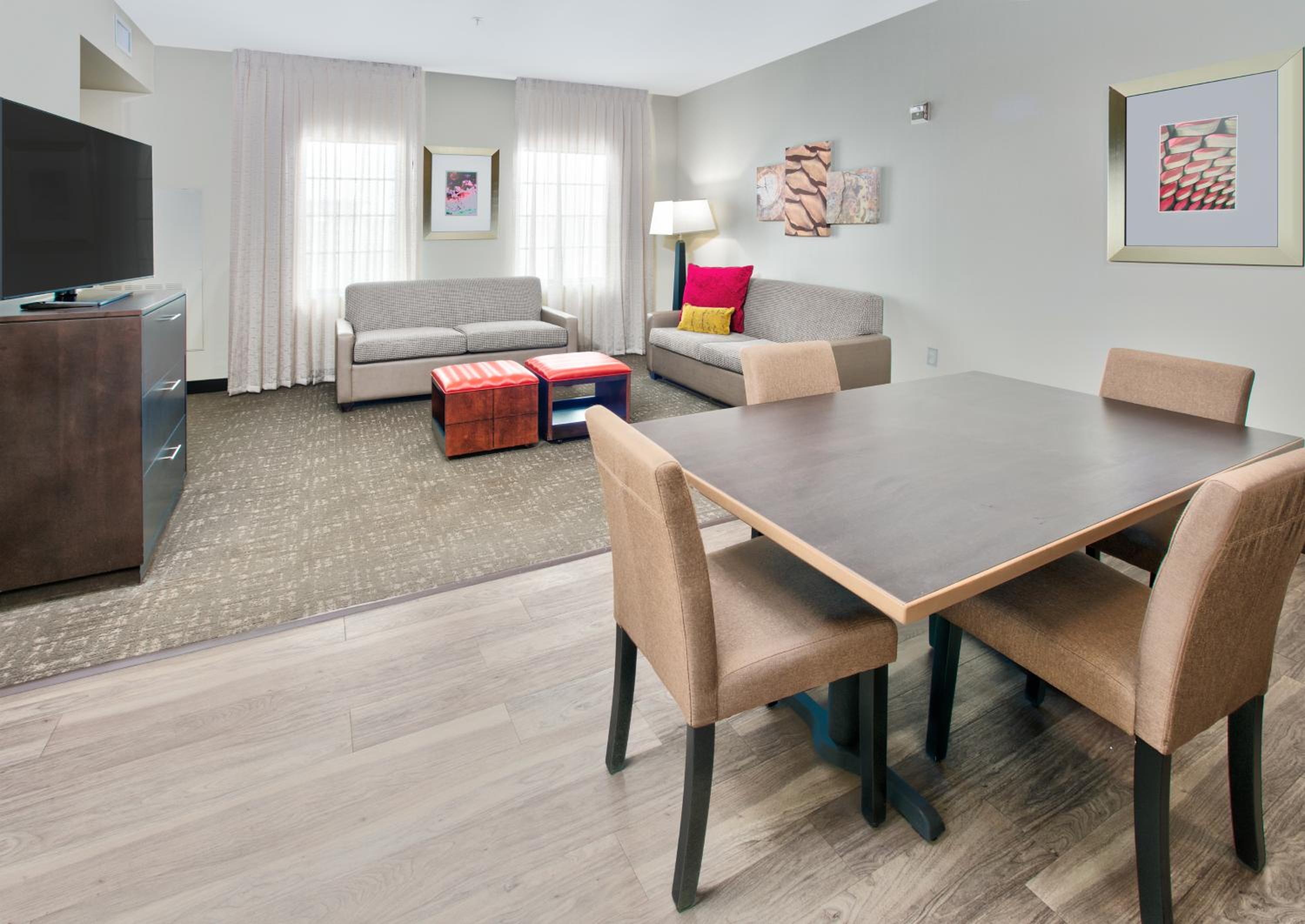 One-Bedroom Queen Suite - Photo 3