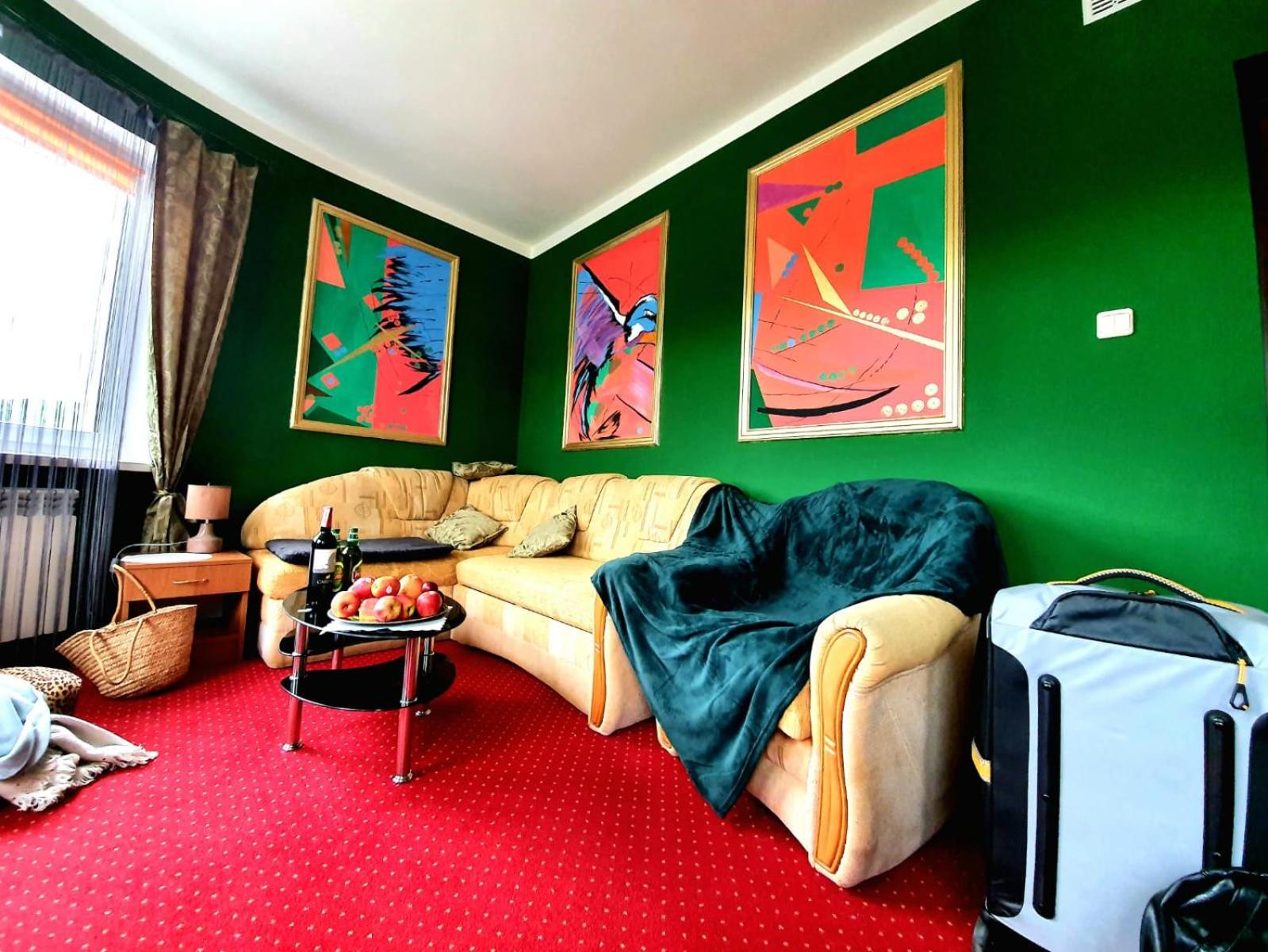One-Bedroom Apartment photo 2