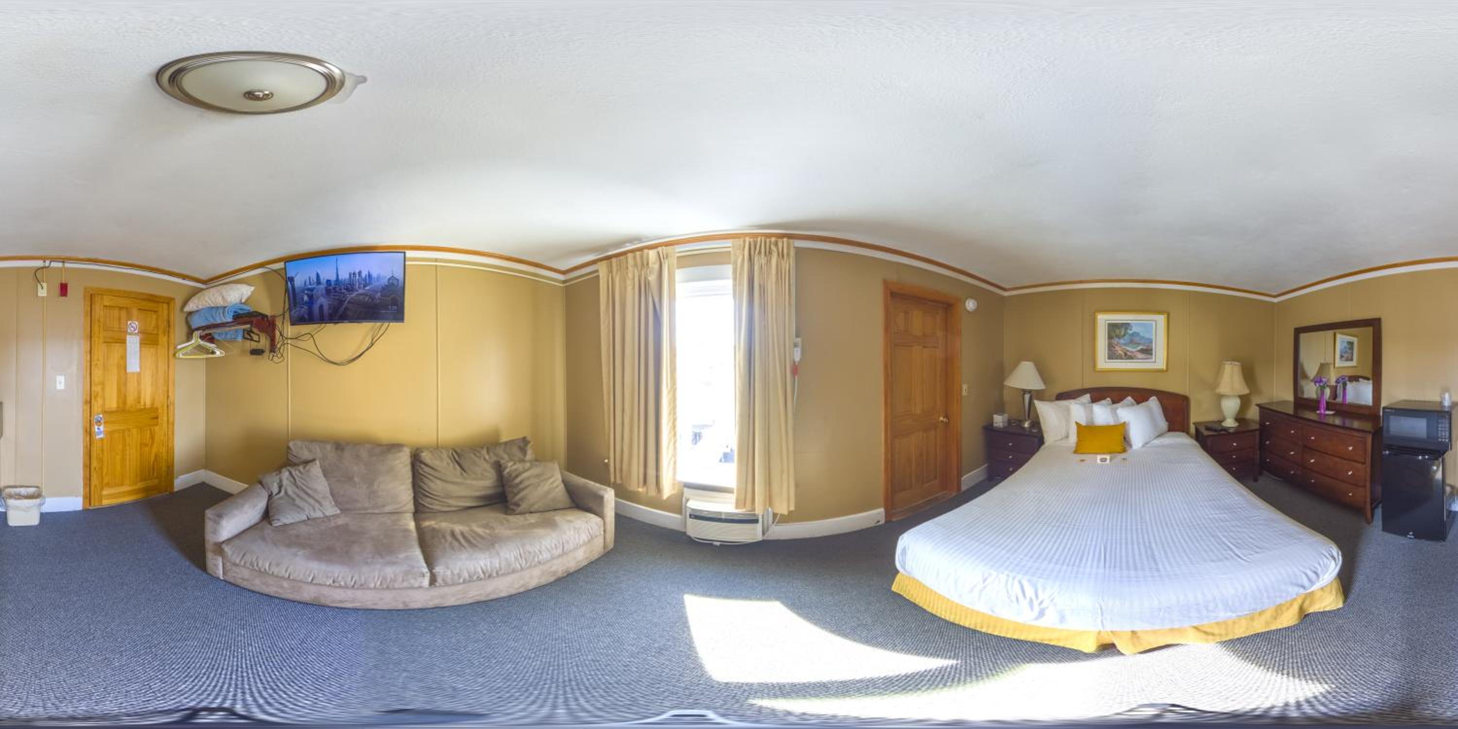 Queen Room with Sofa Bed and Sea View photo 2
