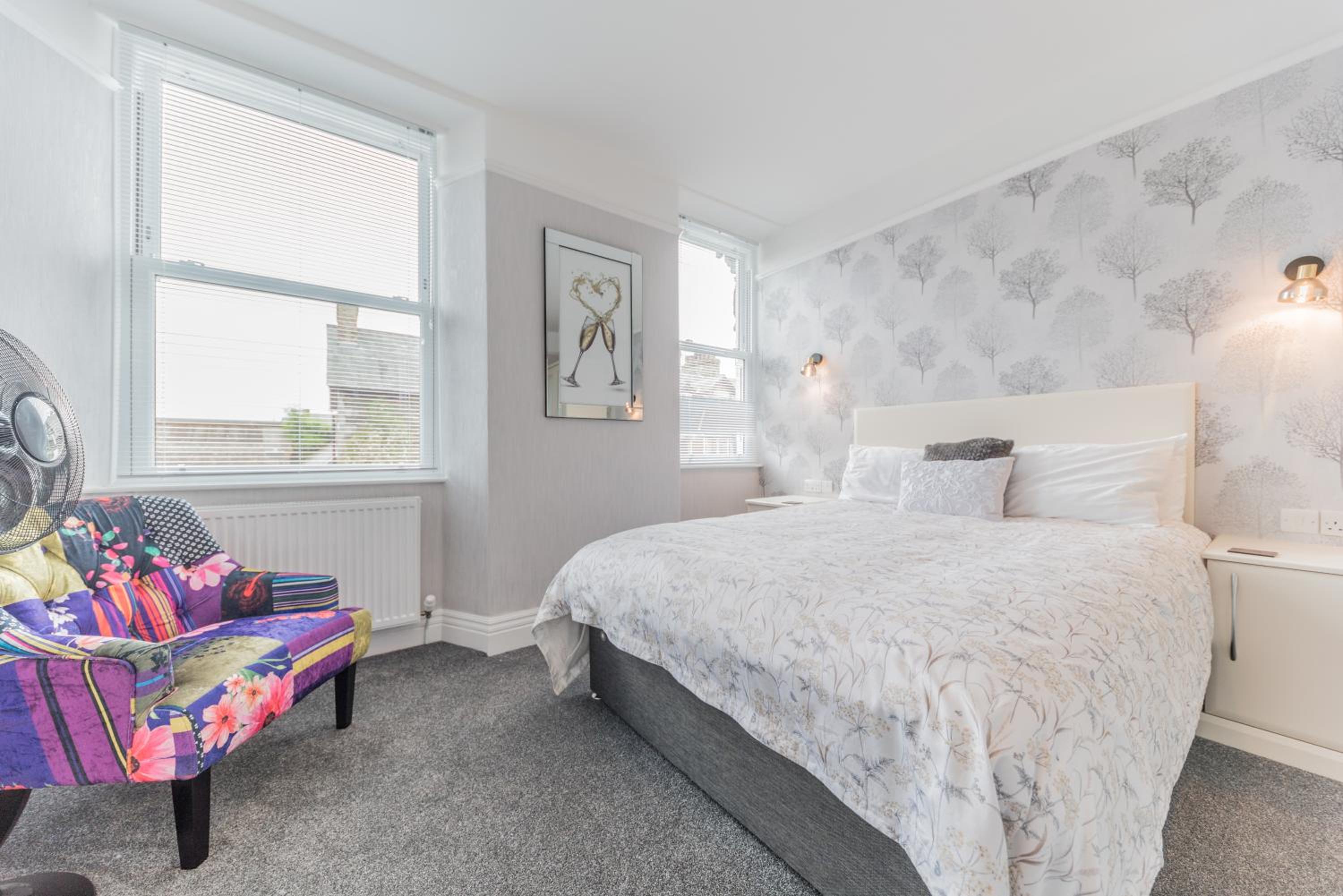 Deluxe King Room - Photo 1