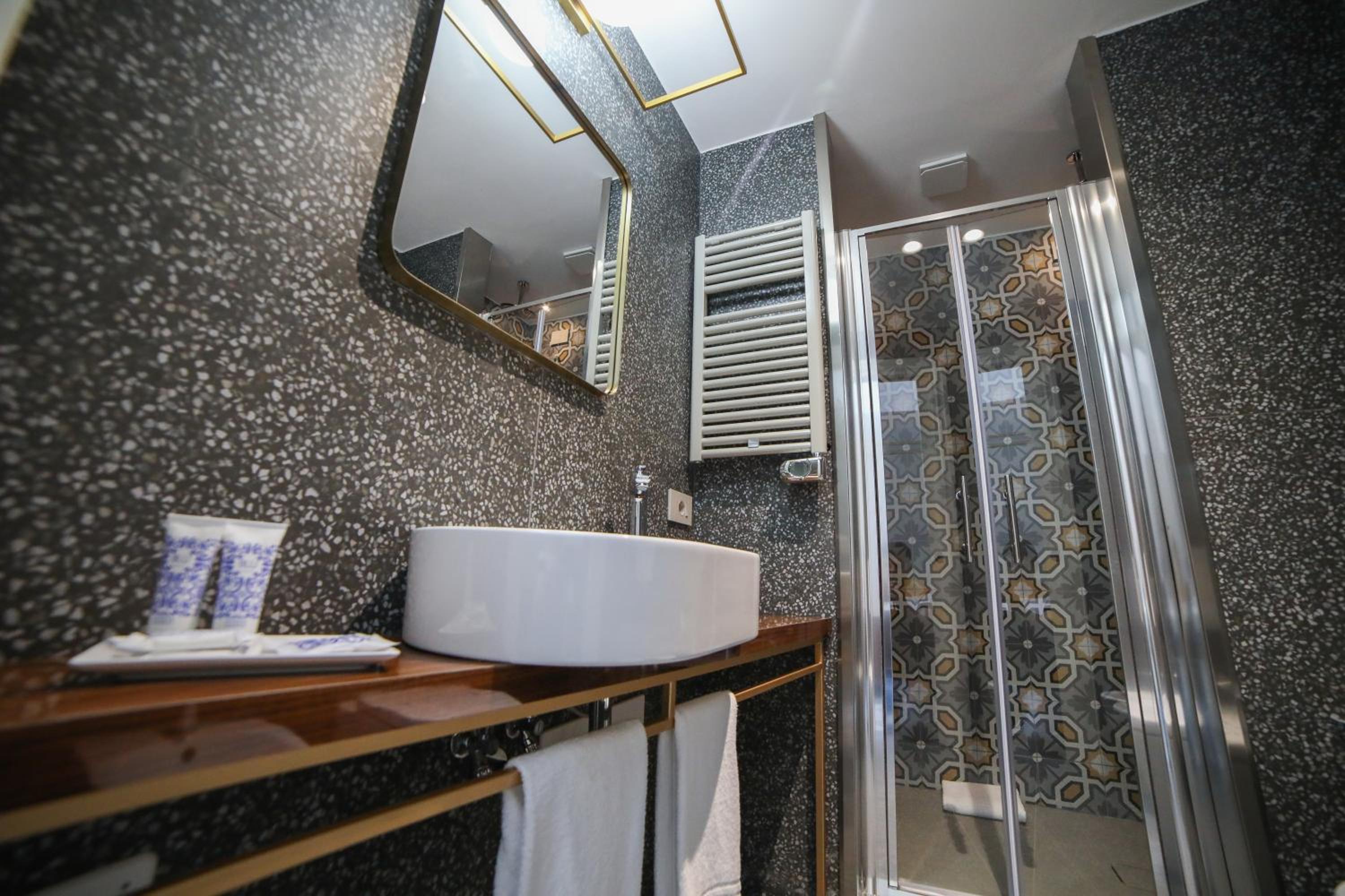 Double or Twin Room - Photo 2