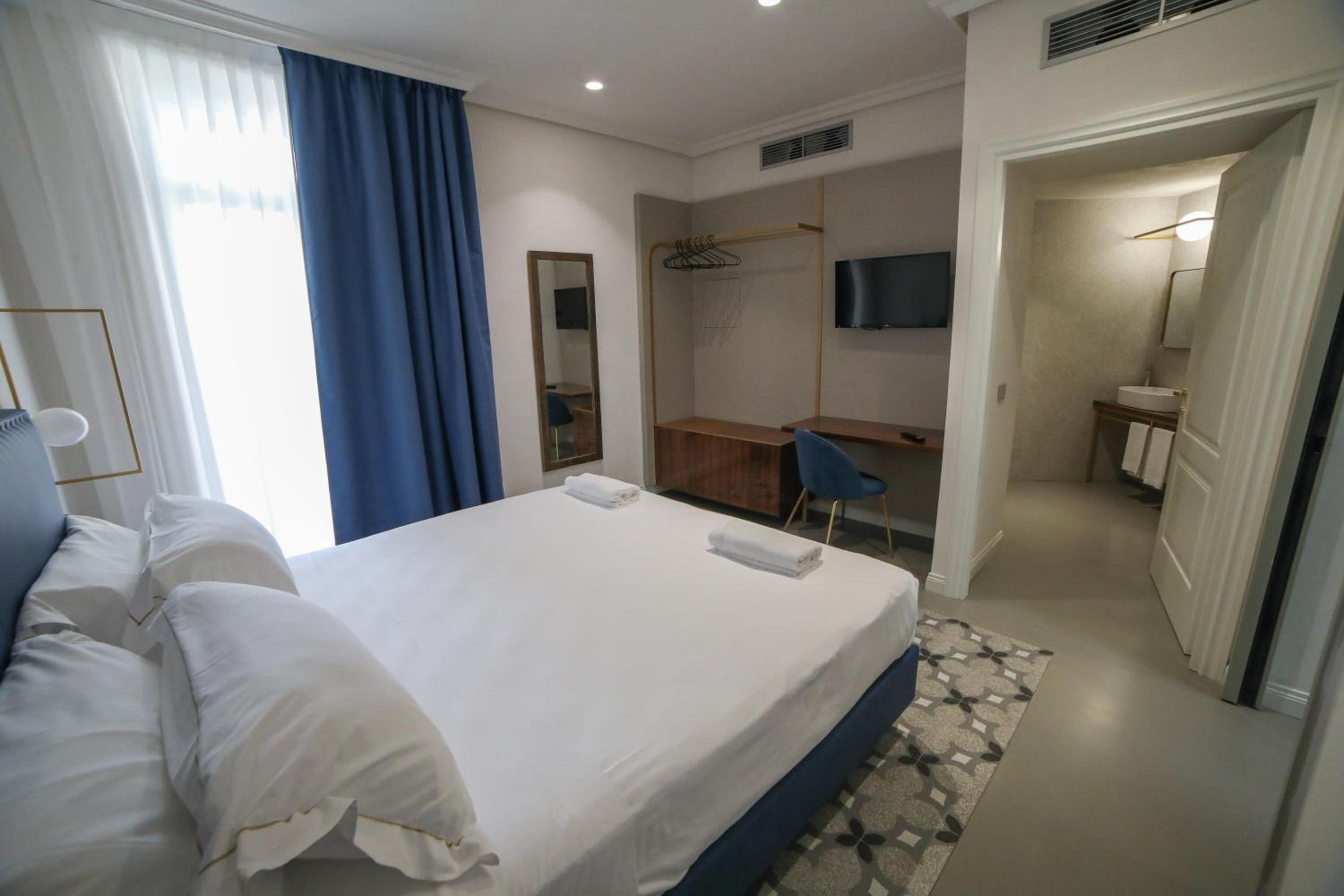 Standard Double or Twin Room - Photo 4