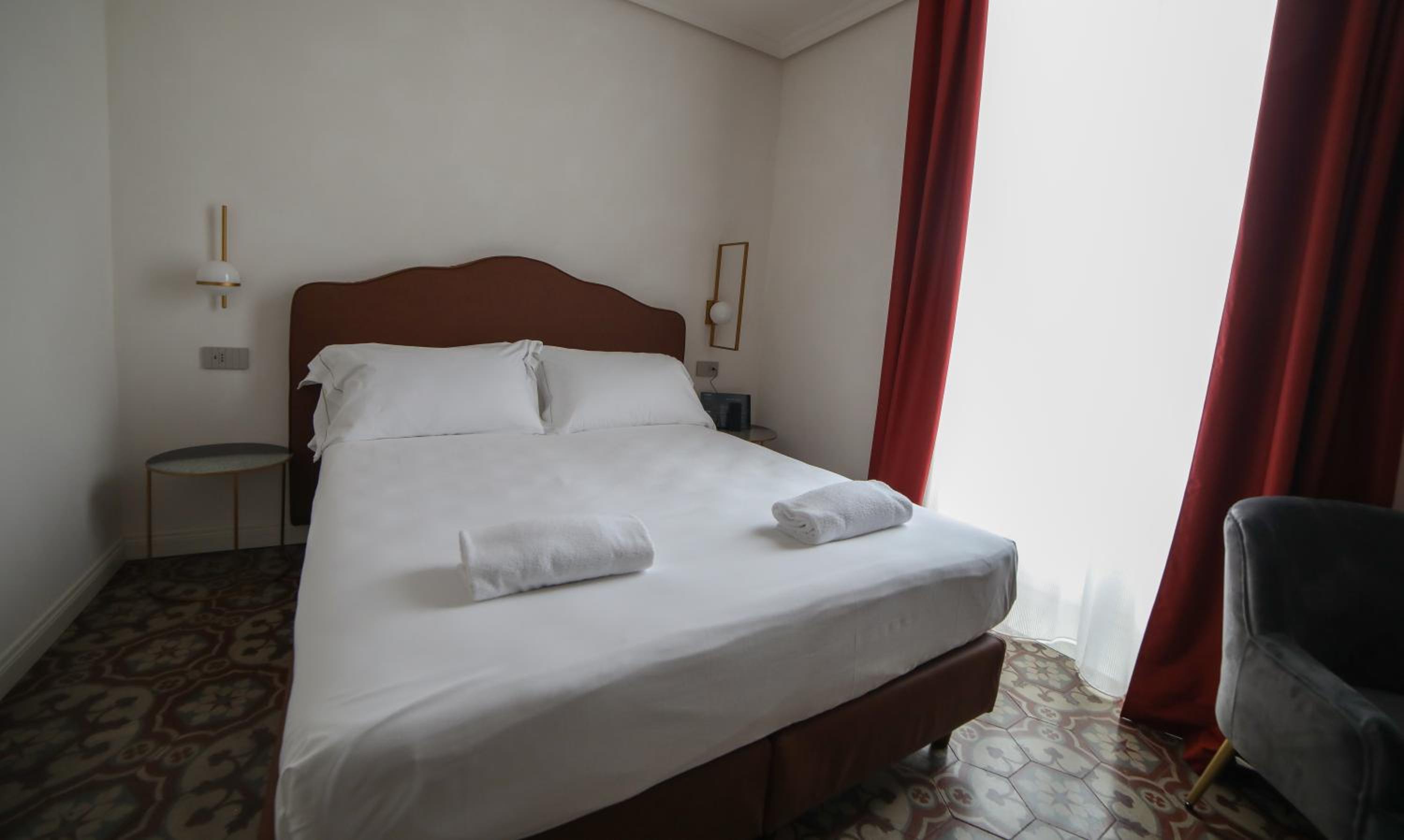 Double or Twin Room - Photo 9