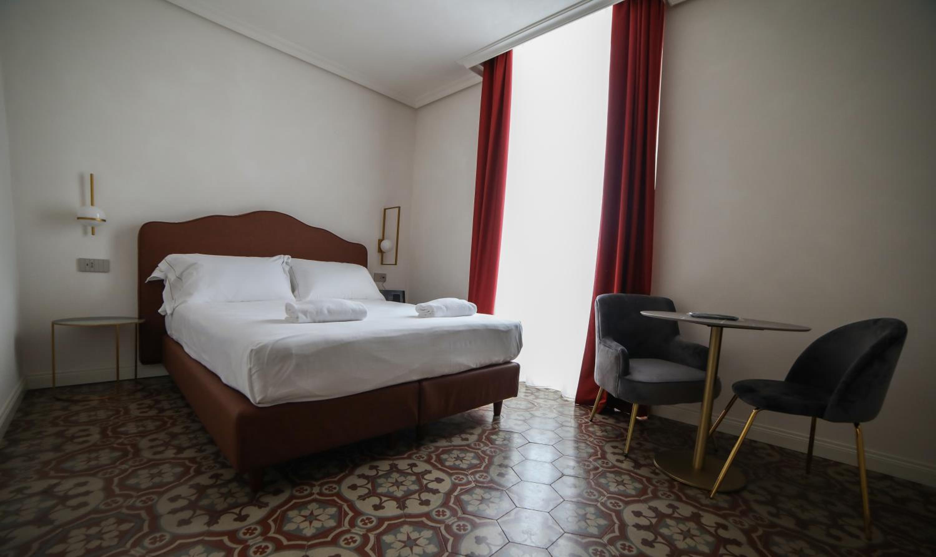 Double or Twin Room - Photo 7