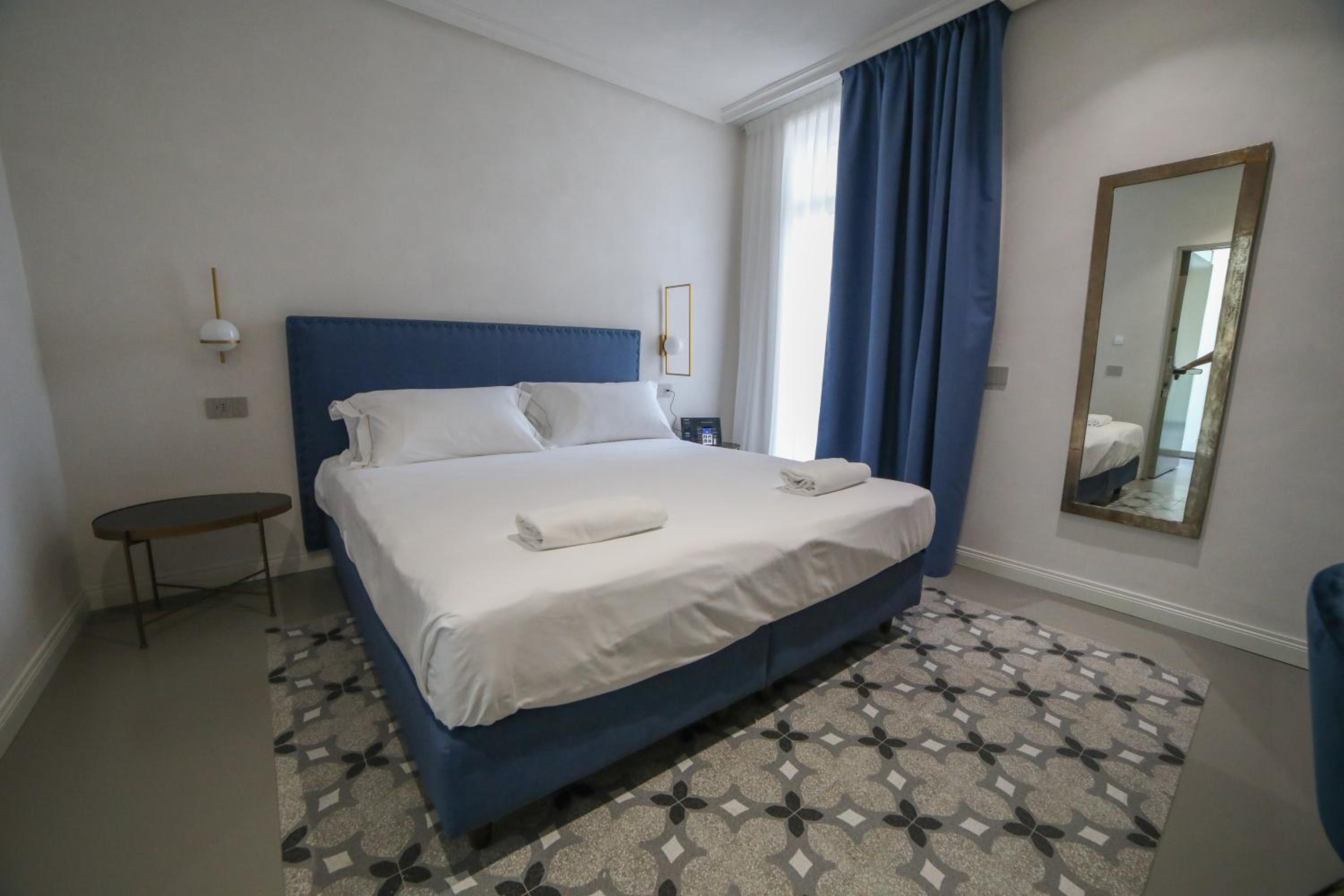 Standard Double or Twin Room - Photo 3