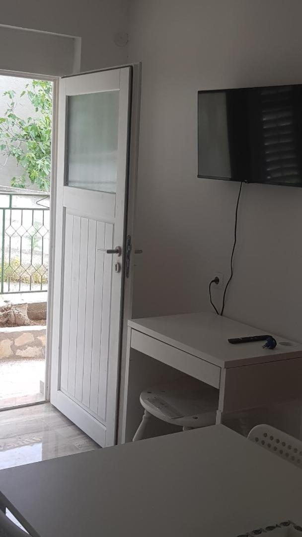 Apartment with Terrace - Photo 2