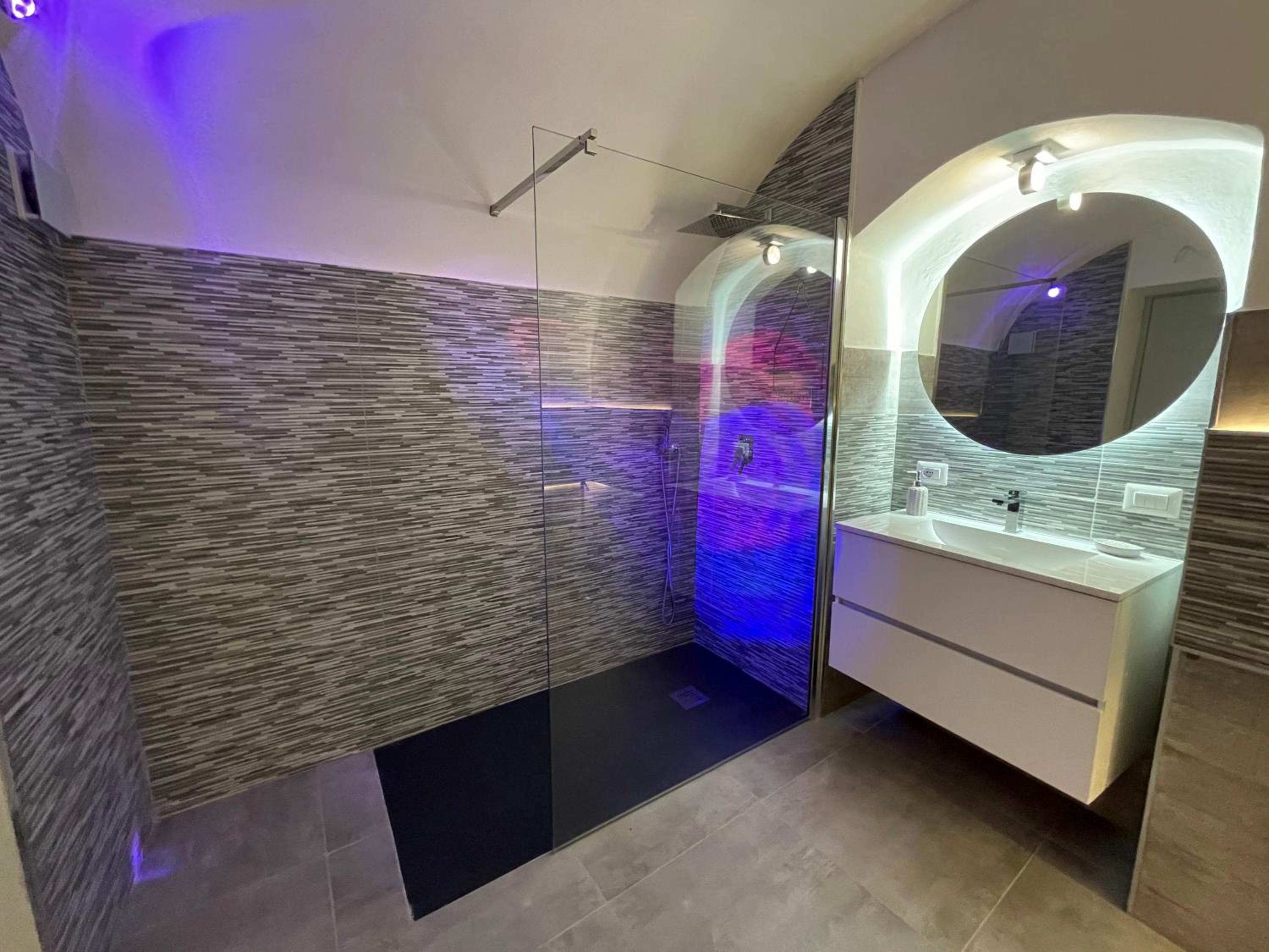 One-Bedroom Apartment - Photo 3
